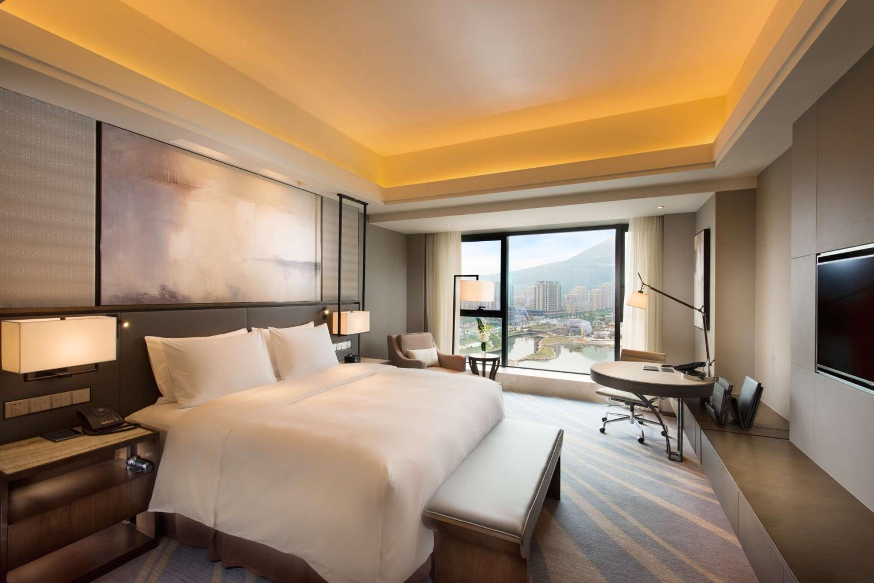 Executive Lake View King Room photo 3