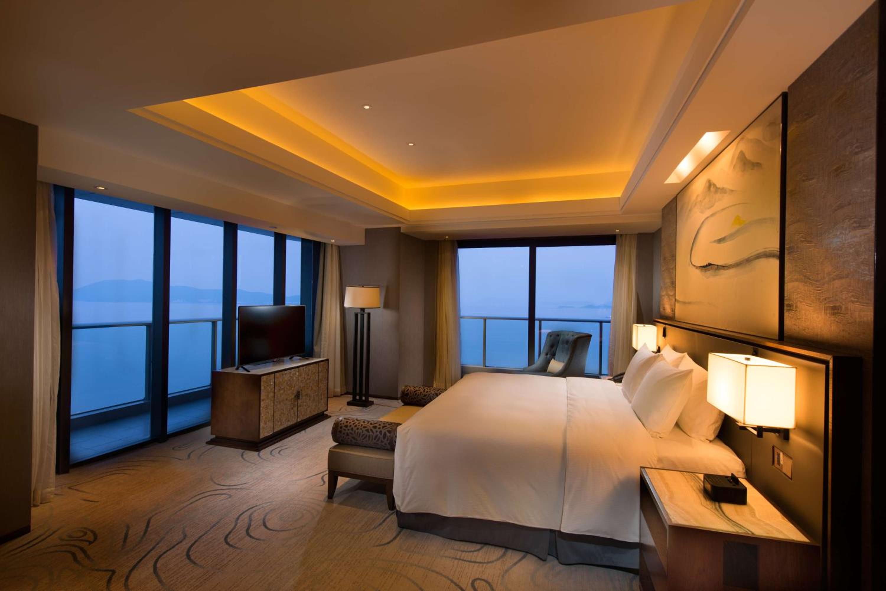 Executive Deluxe Suite