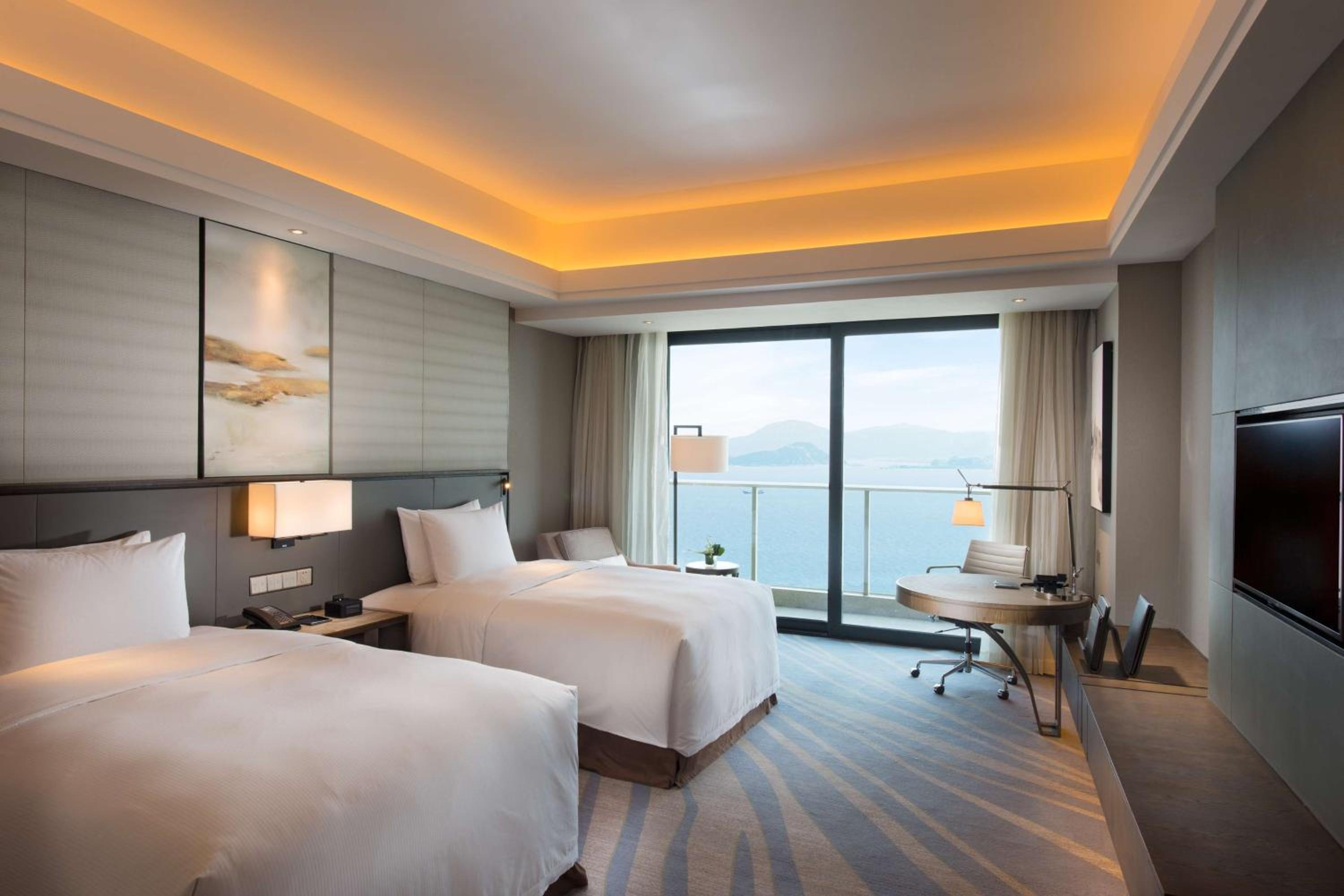 Deluxe Twin Room with Sea View photo 3