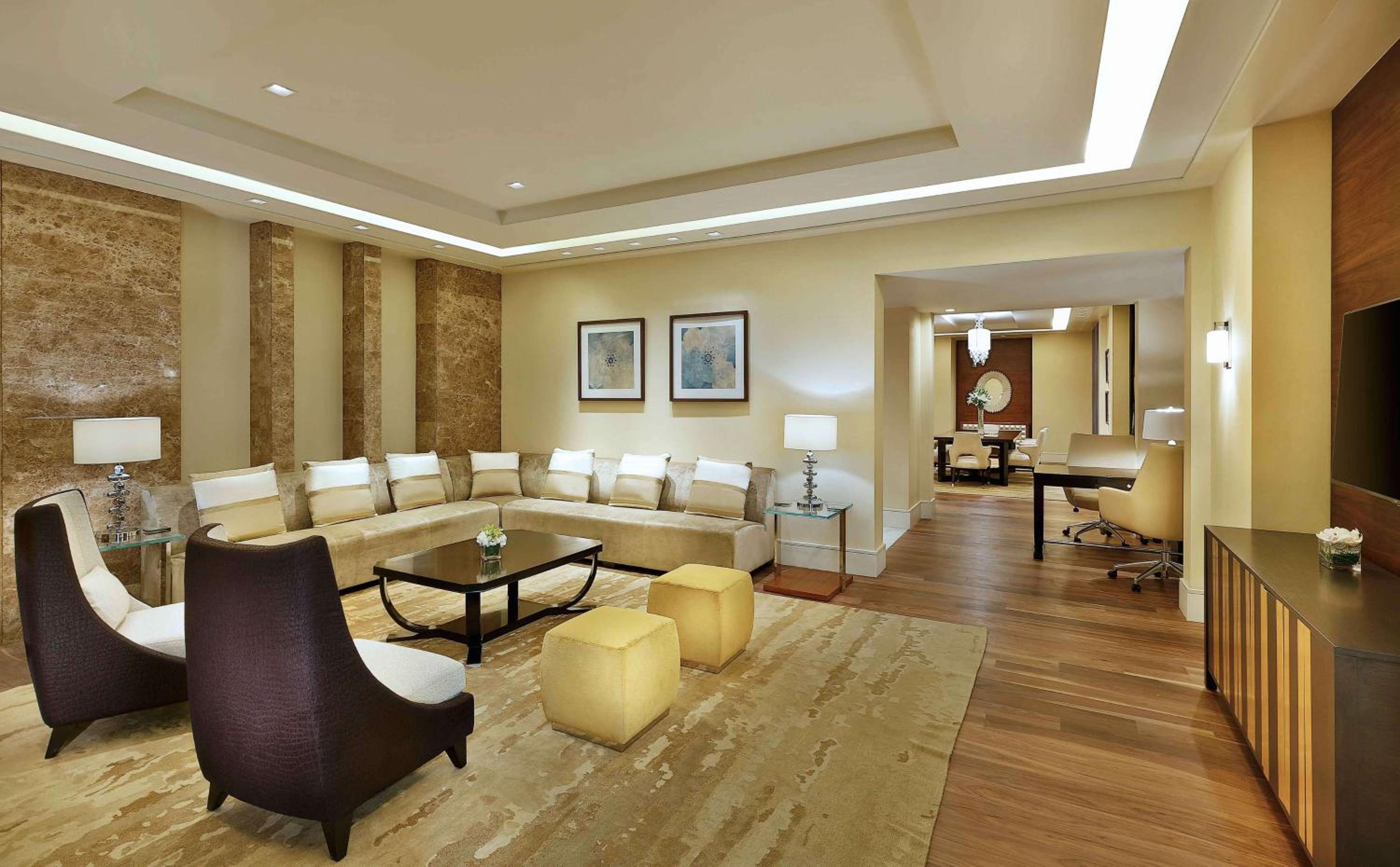 Royal Suite with Partial Kaaba View thumbnail 5