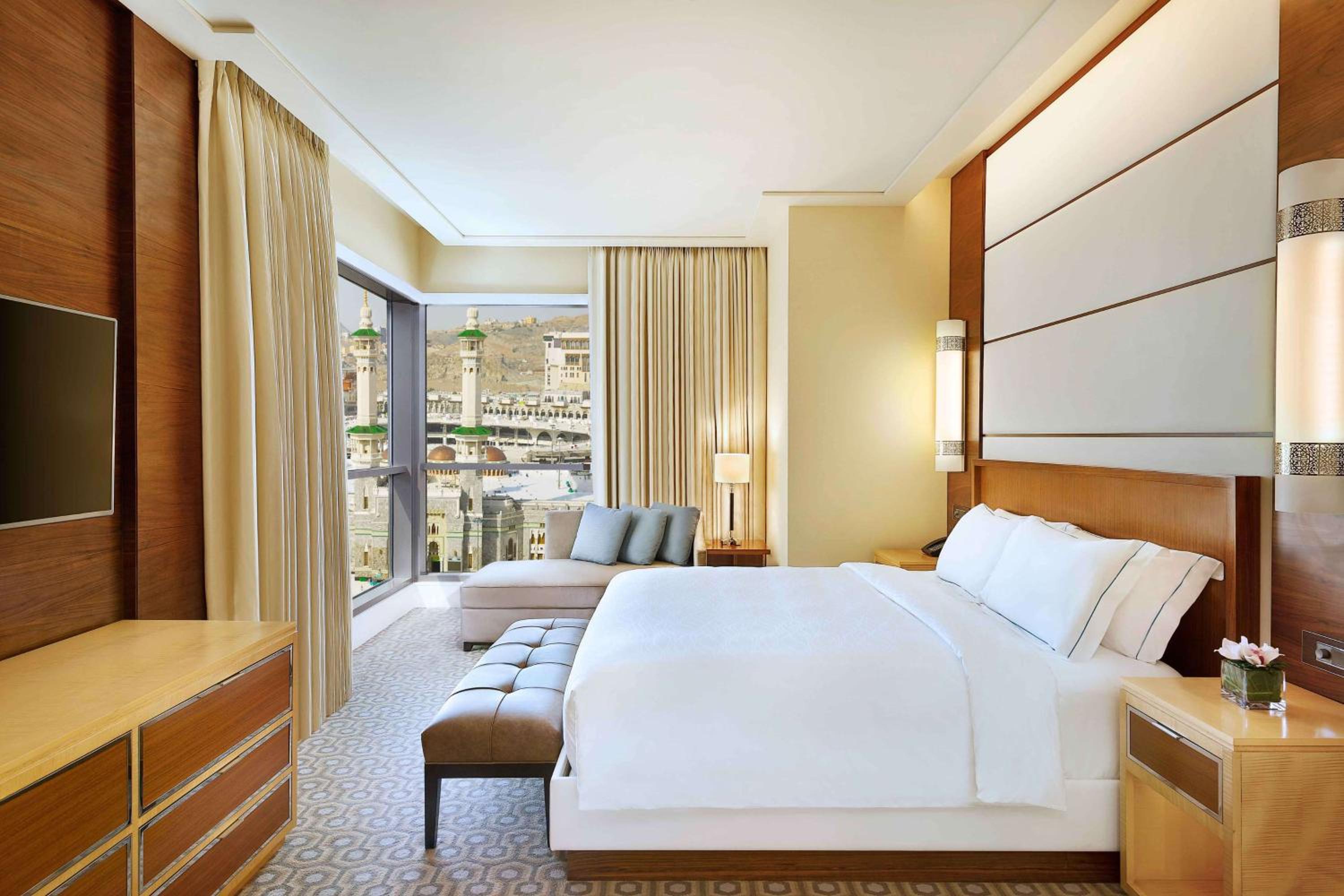 Premier Suite with Partial Kaaba View - Lounge Access