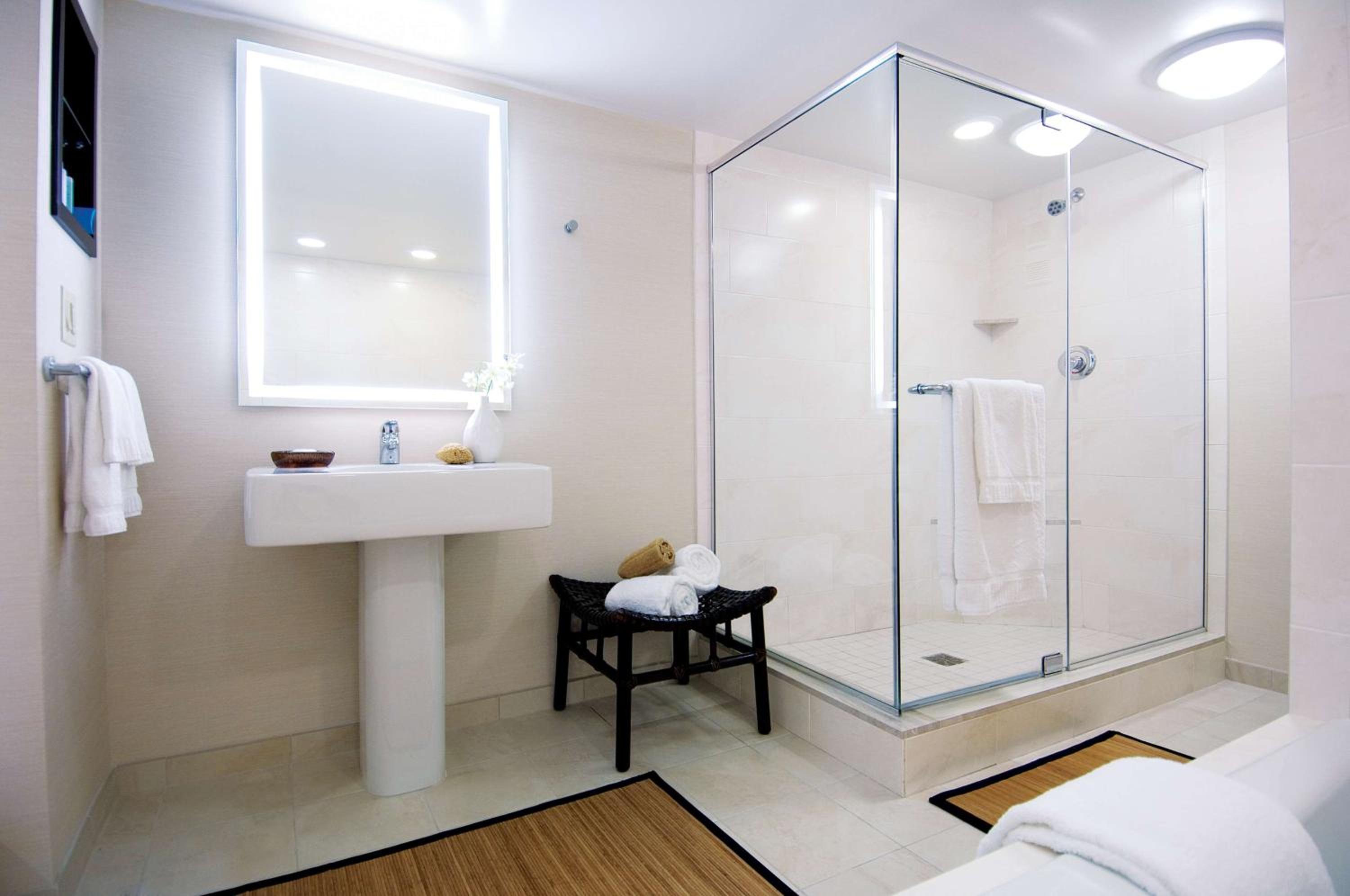 One-Bedroom King Suite with Pool View