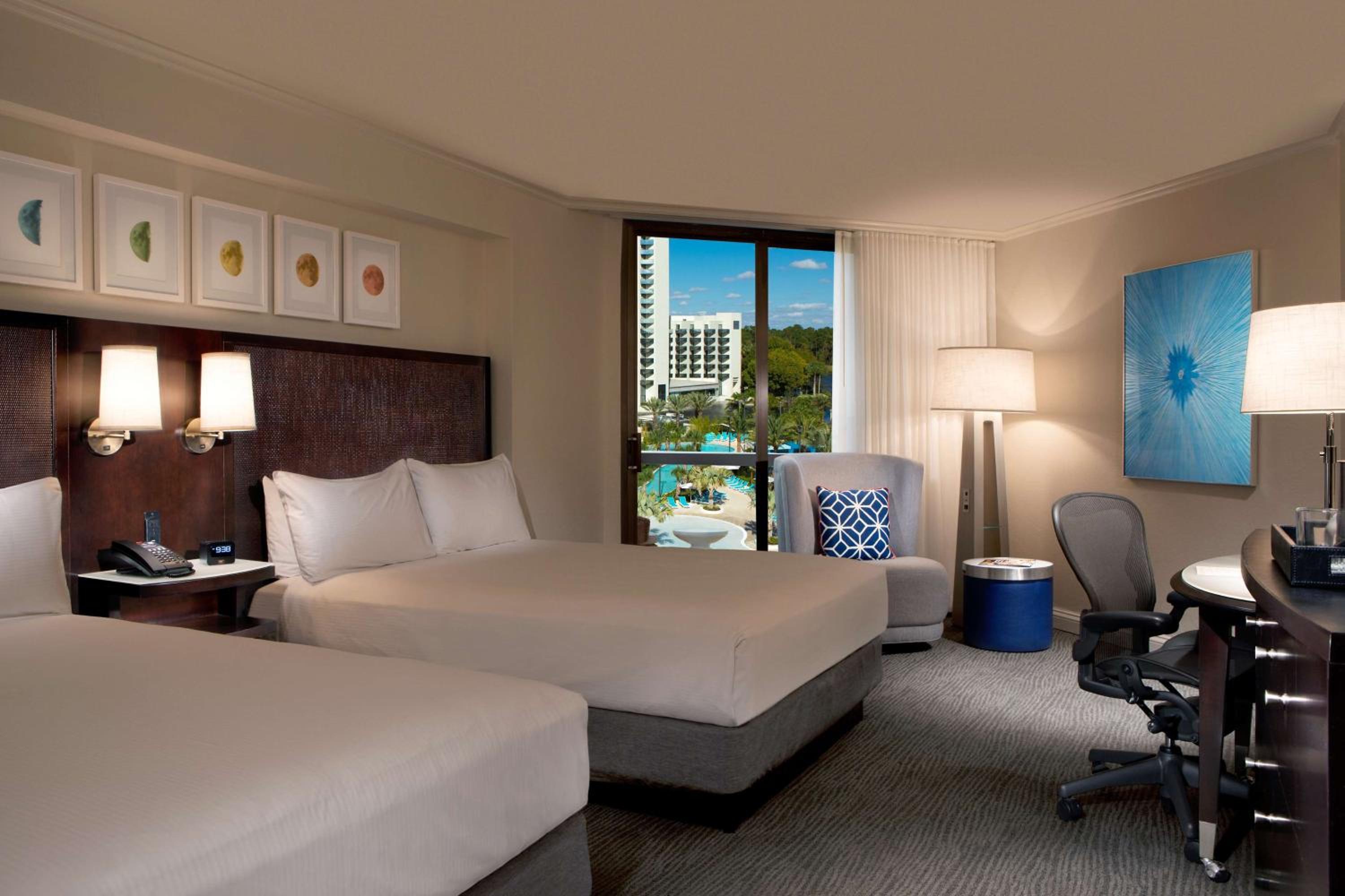 One-Bedroom King Suite - Mobility and Hearing Access thumbnail 6