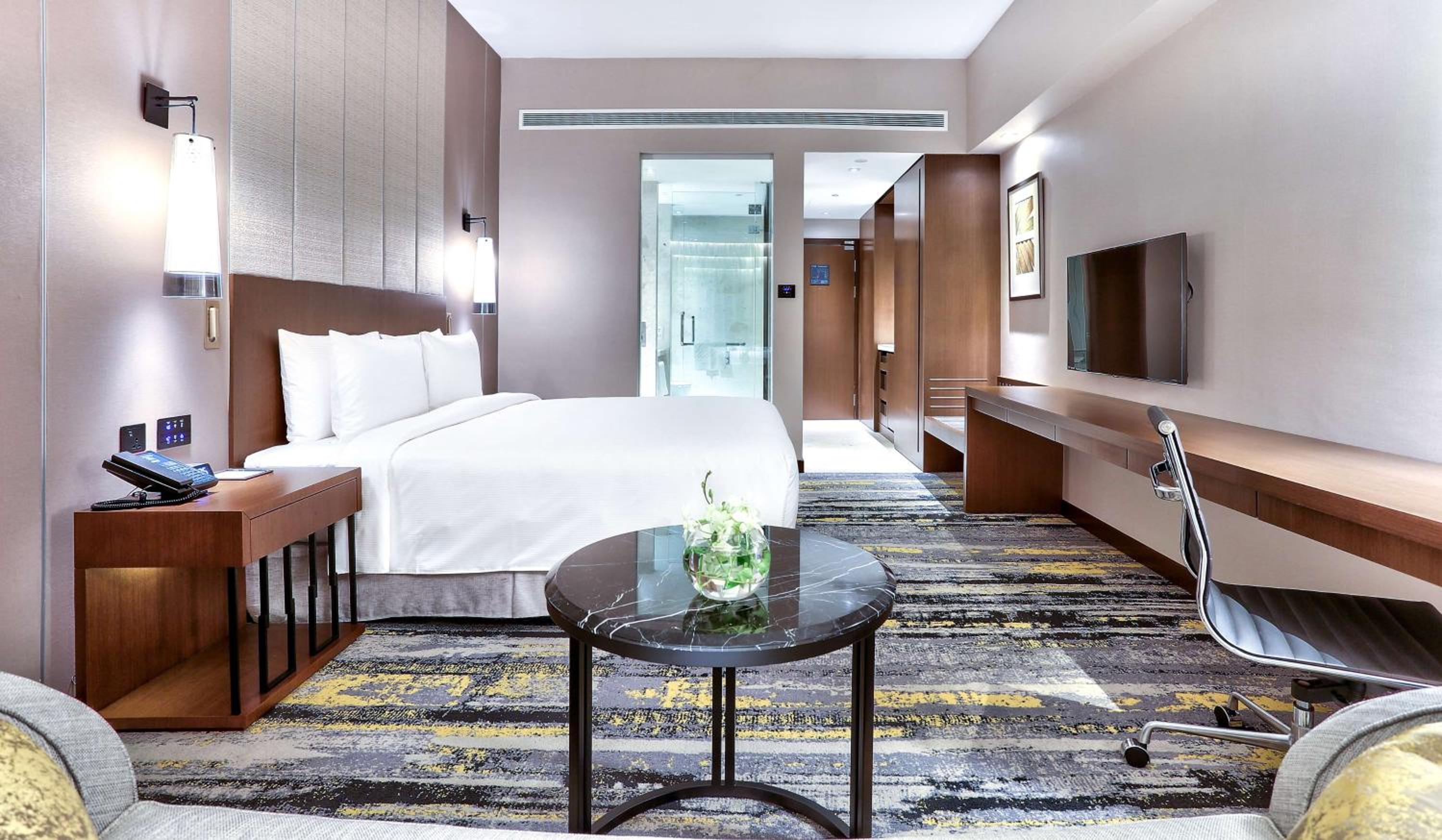 Deluxe King Room photo 2