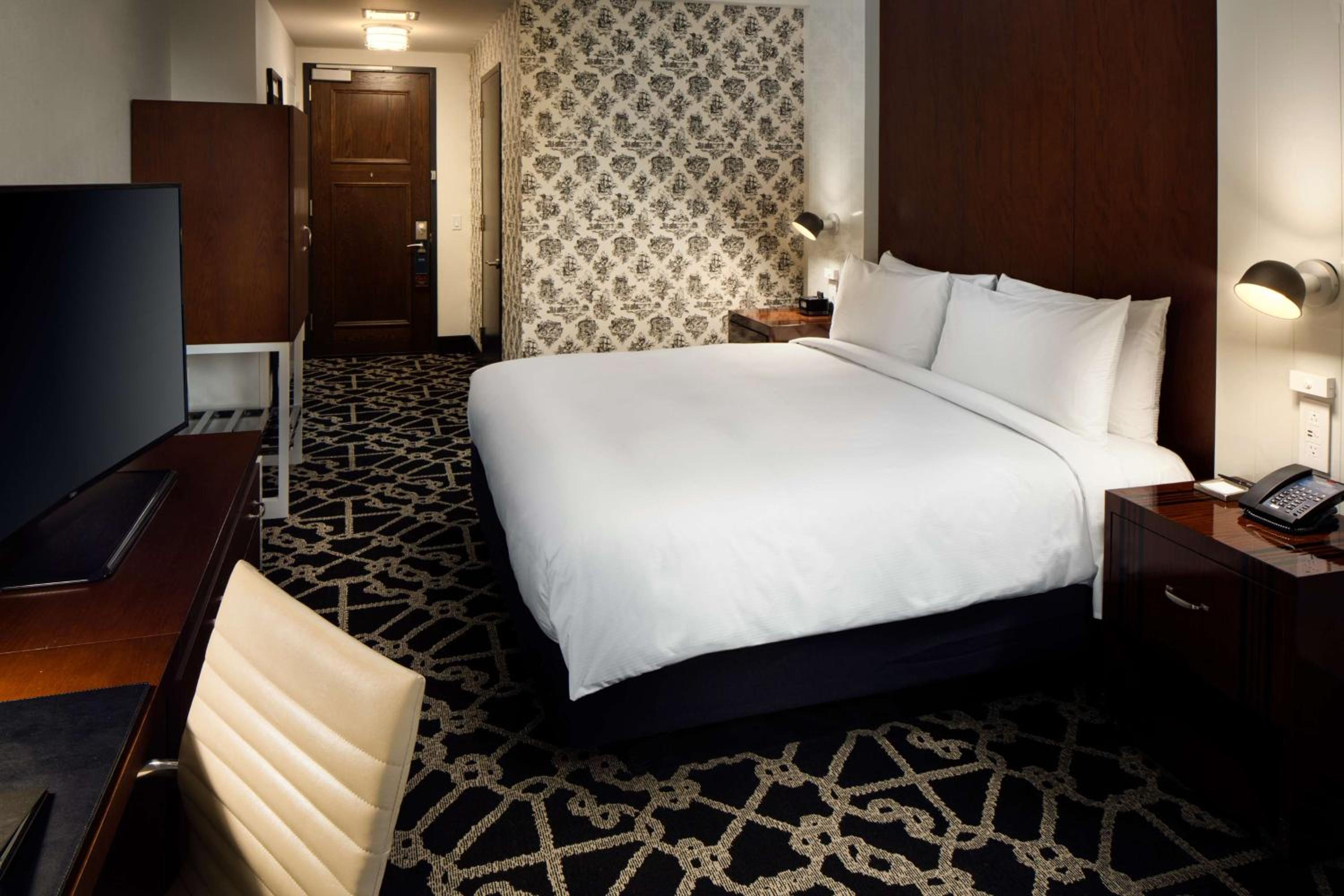 Executive King Room with Lounge Access photo 3