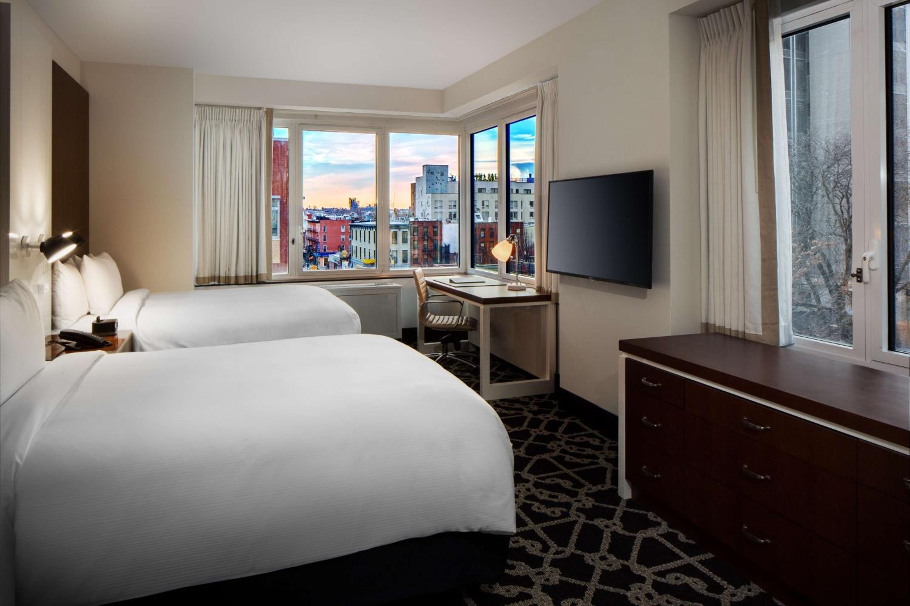 Deluxe Queen Room with Two Queen Beds and Executive Lounge Access photo 2