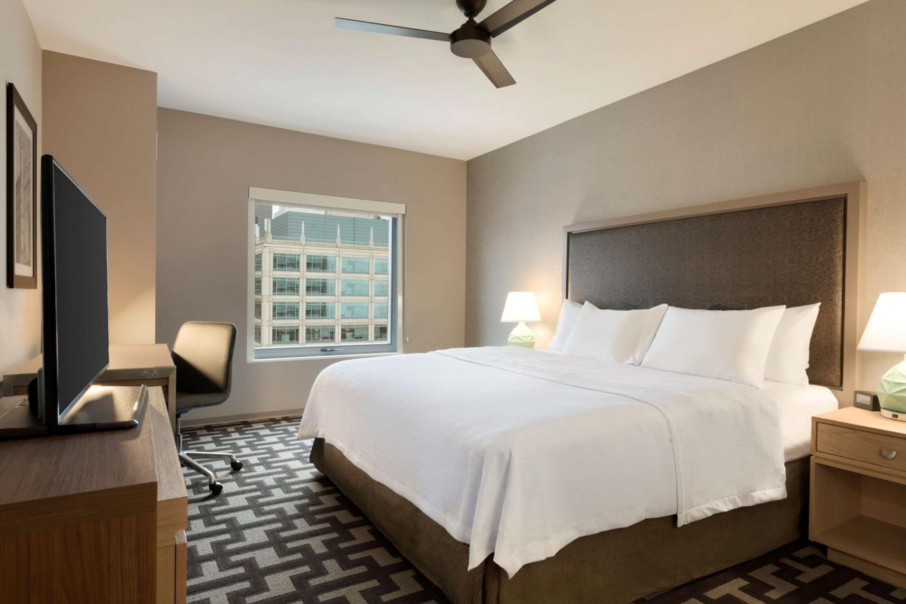 One-Bedroom King Suite - Non-Smoking