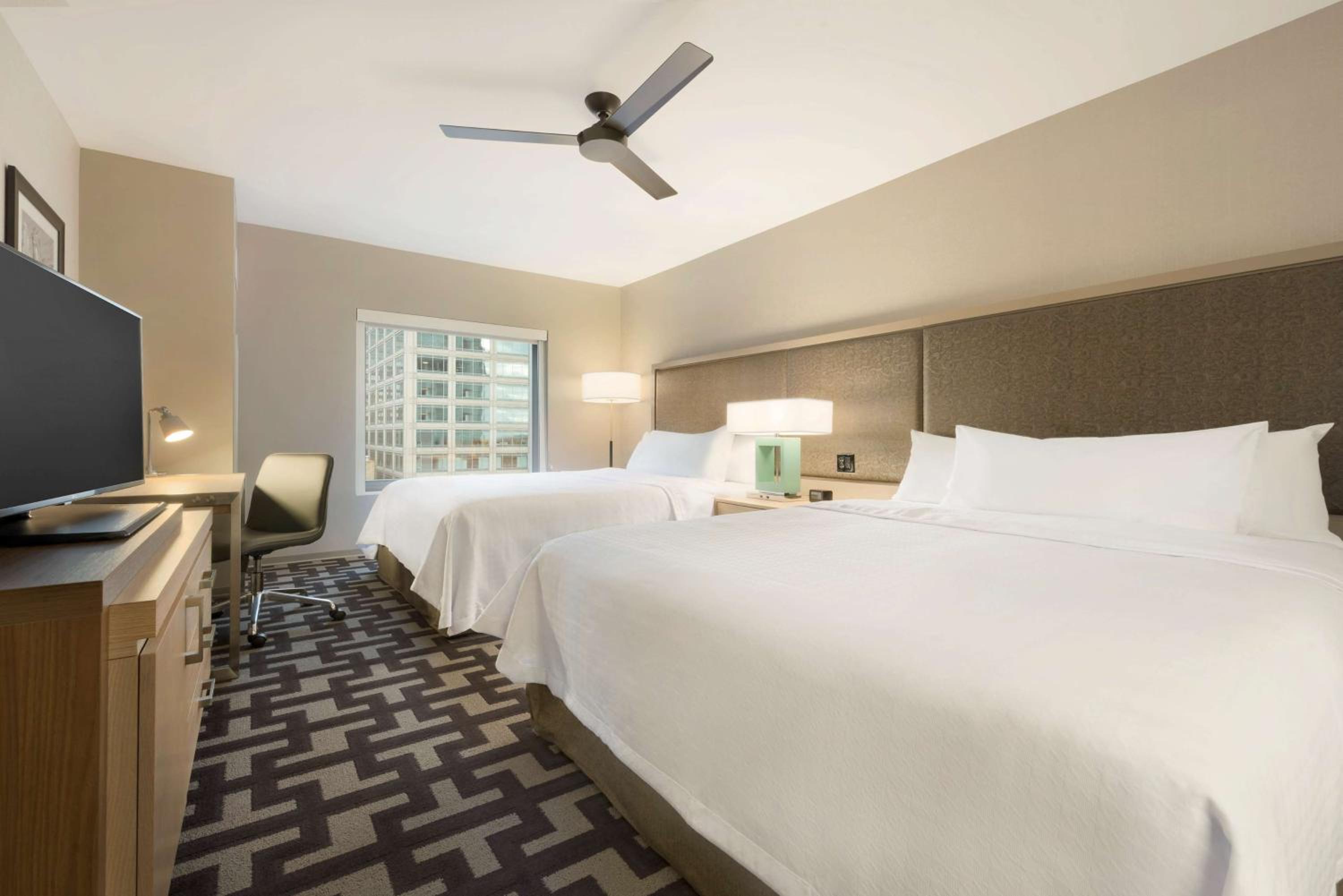 One-Bedroom Queen Suite with Two Queen Beds and City View