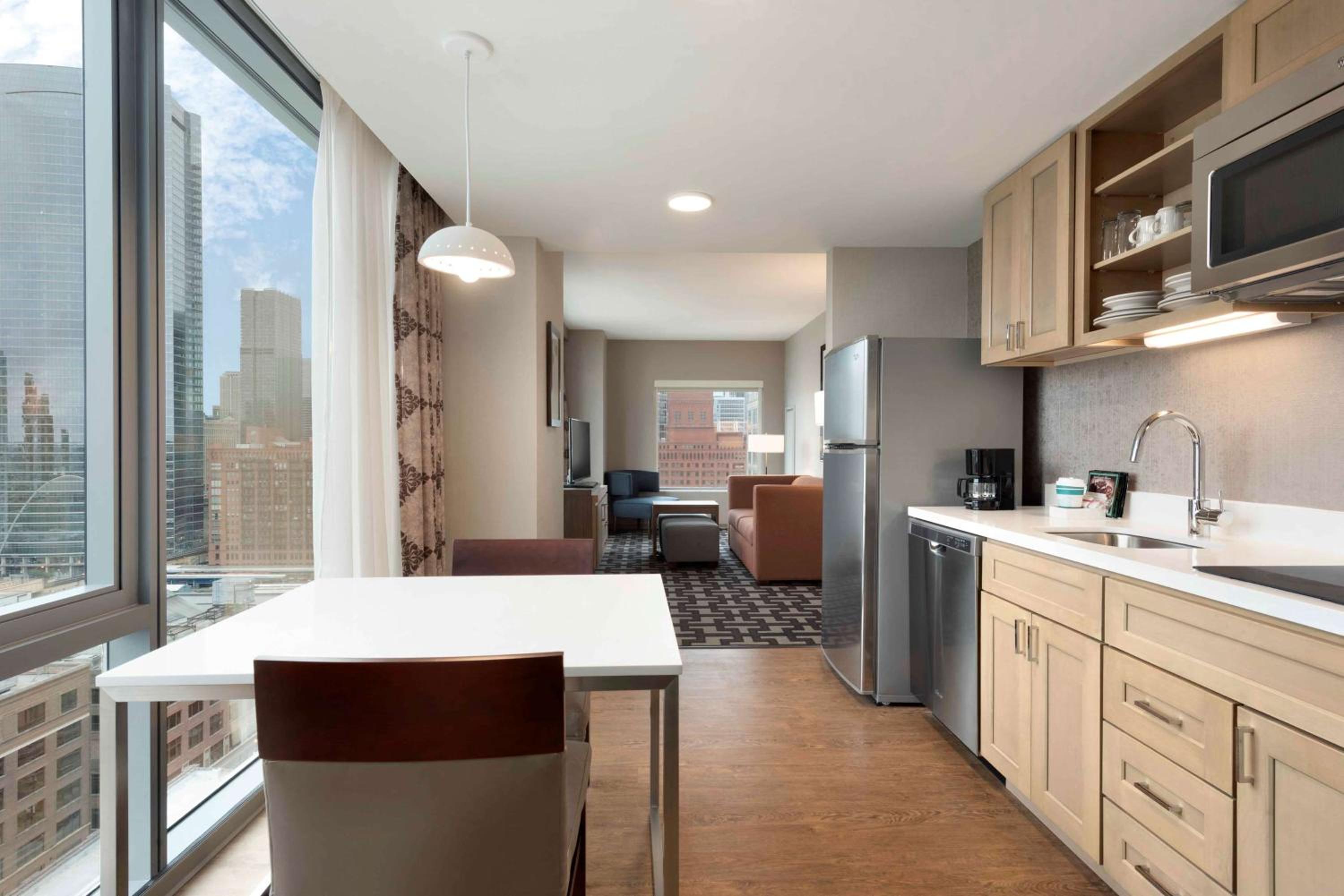One-Bedroom King Suite - Non-Smoking