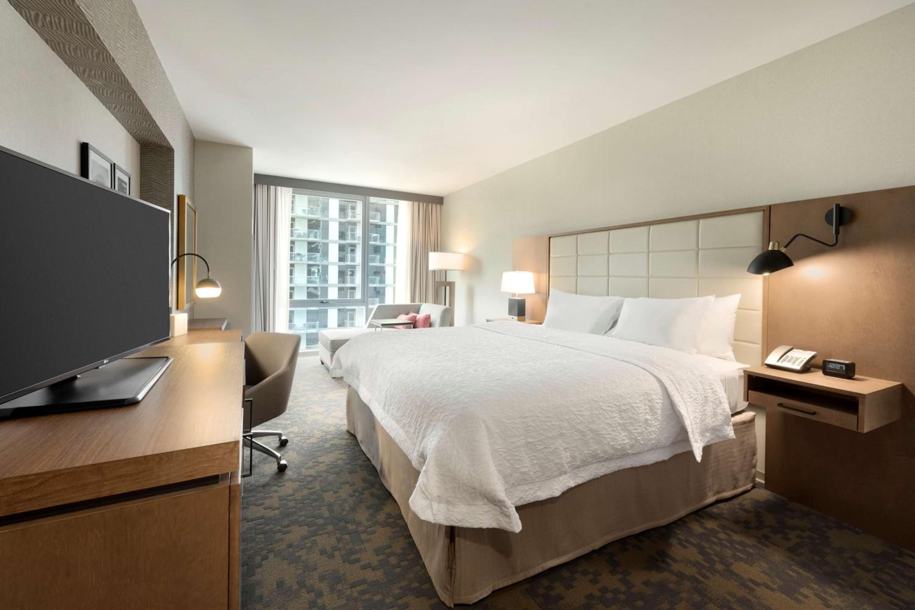 King Room with Skyline View - Non-Smoking