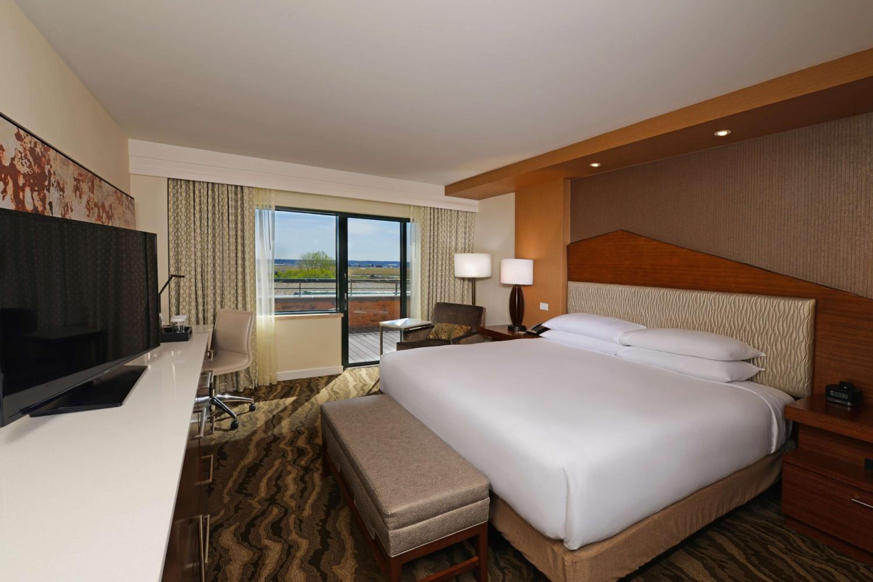 King Room with Balcony - Photo 1
