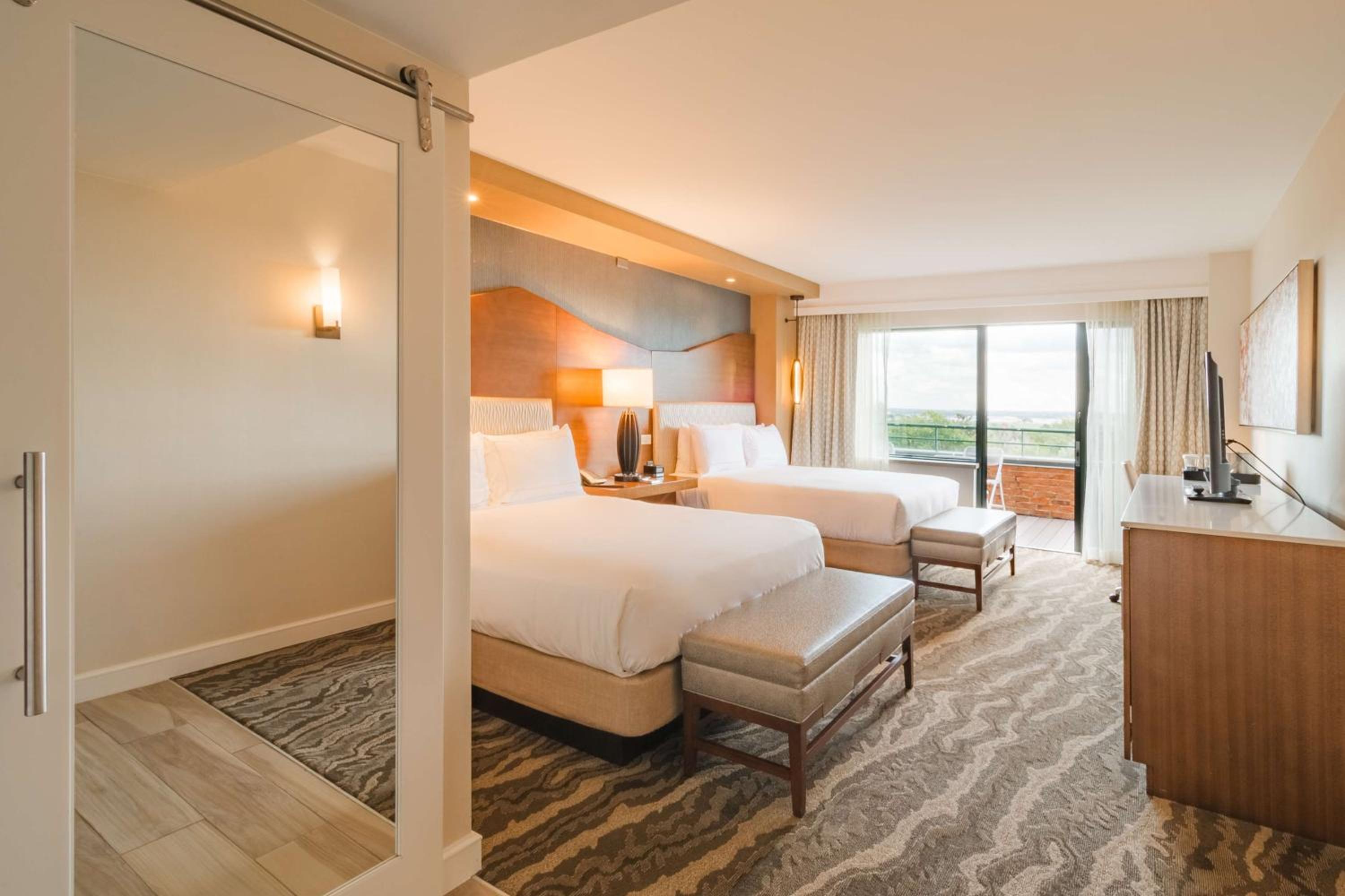 Queen Room with Two Queen Beds and Balcony - Photo 4