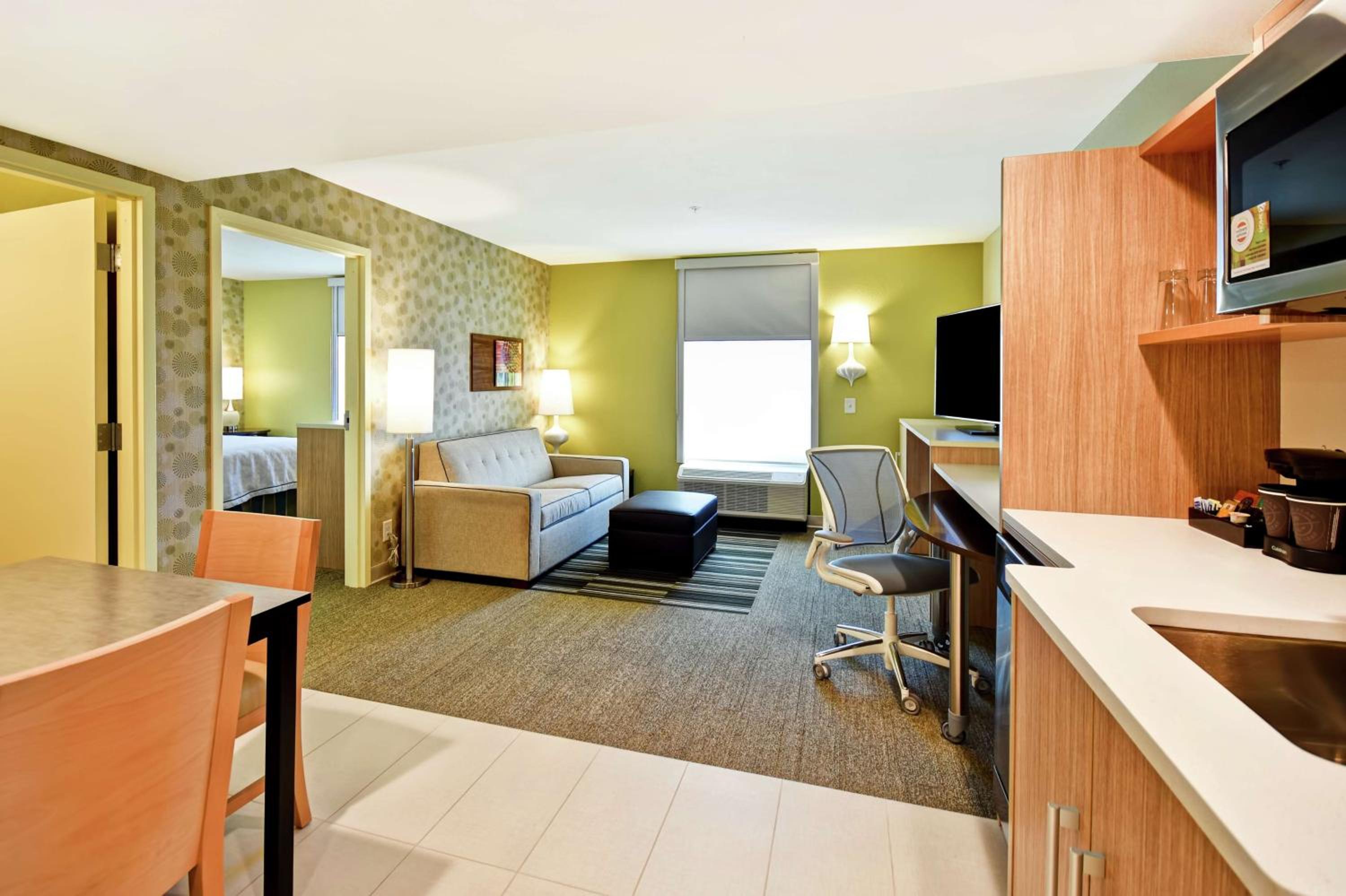 King Suite - Mobility and Hearing Access/Non-Smoking photo 1