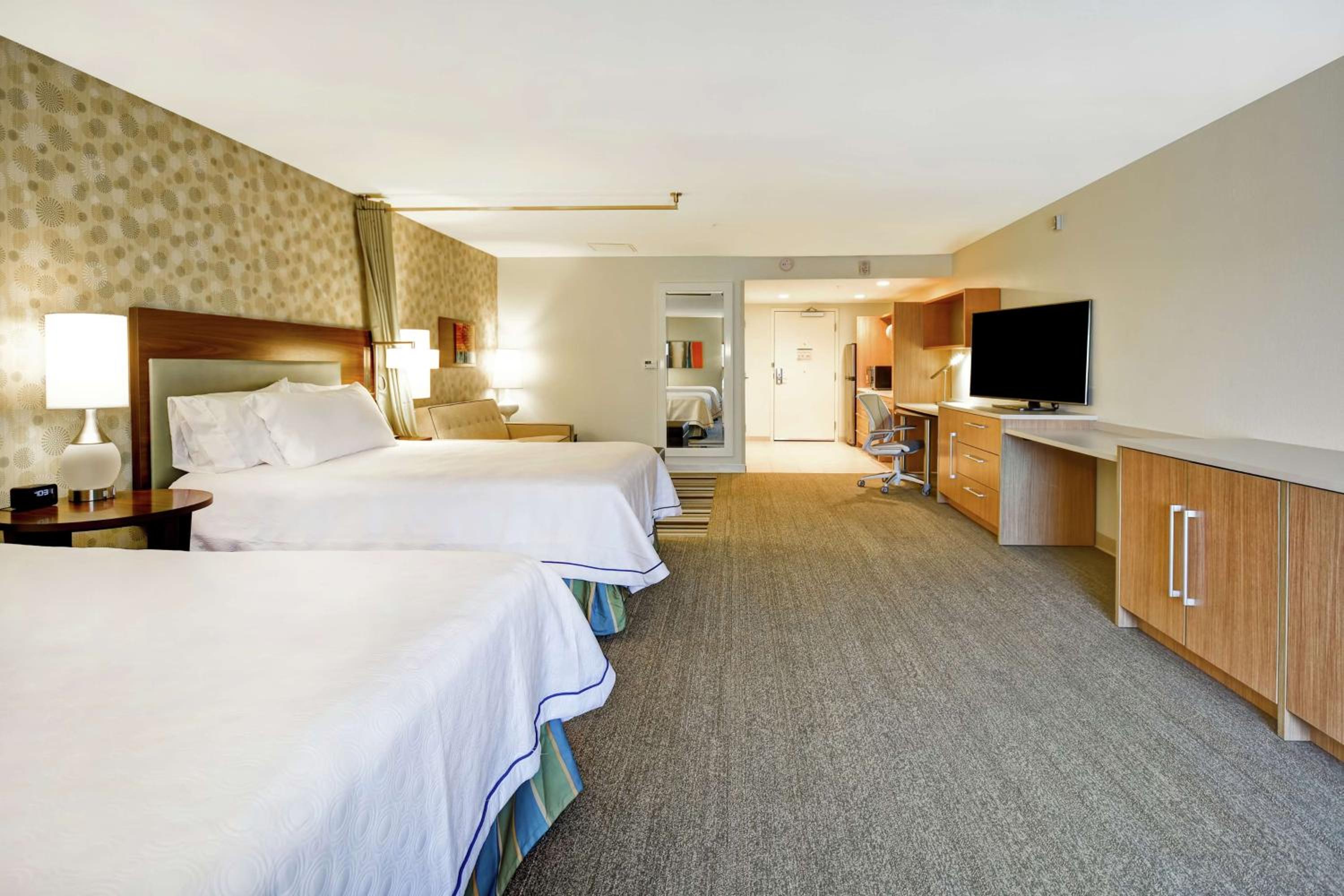 Queen Studio with Two Queen Beds - Mobility and Hearing Access/Non-Smoking photo 2