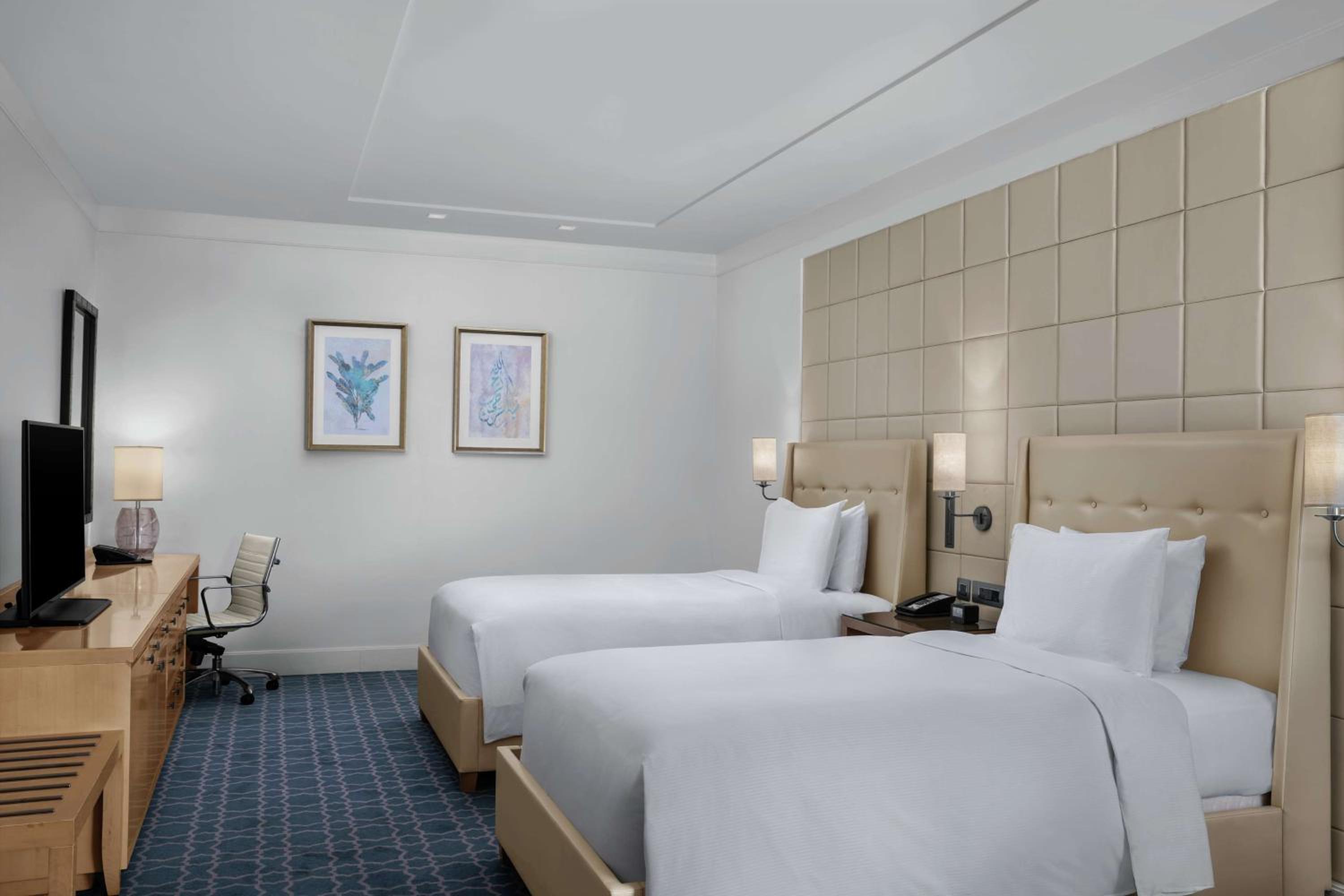 Executive Twin Suite thumbnail 6