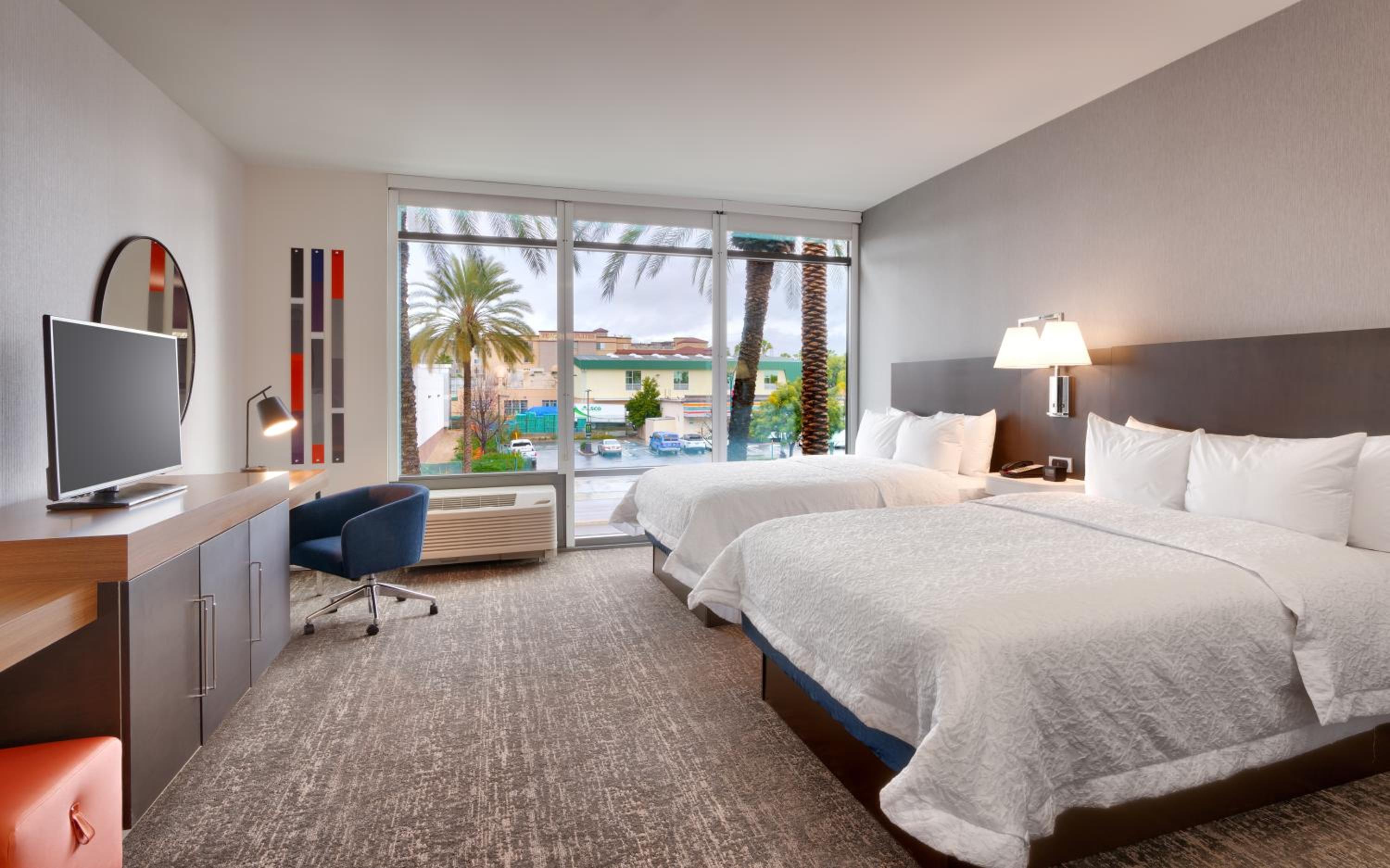 Deluxe Queen Room with Two Queen Beds - Photo 7