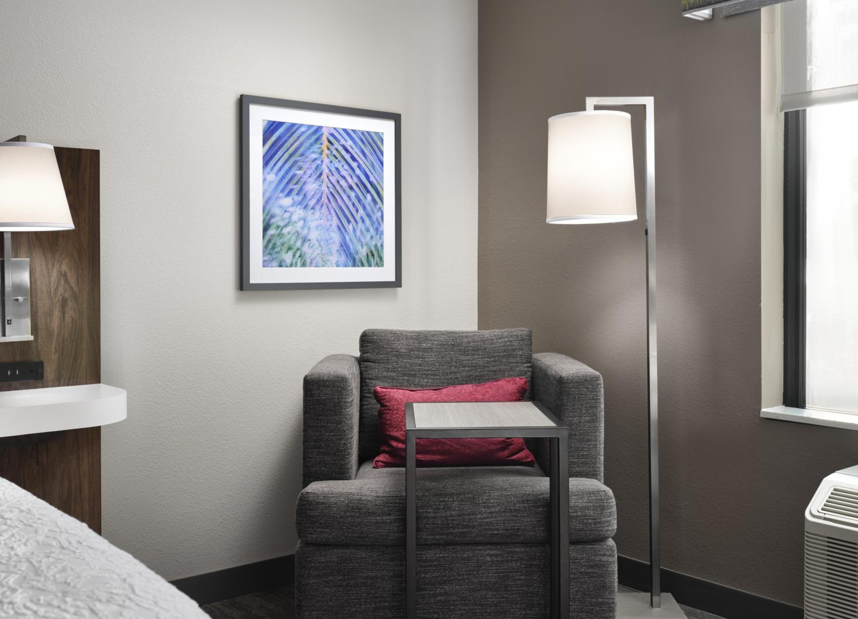 King Room - Non-Smoking - Photo 1