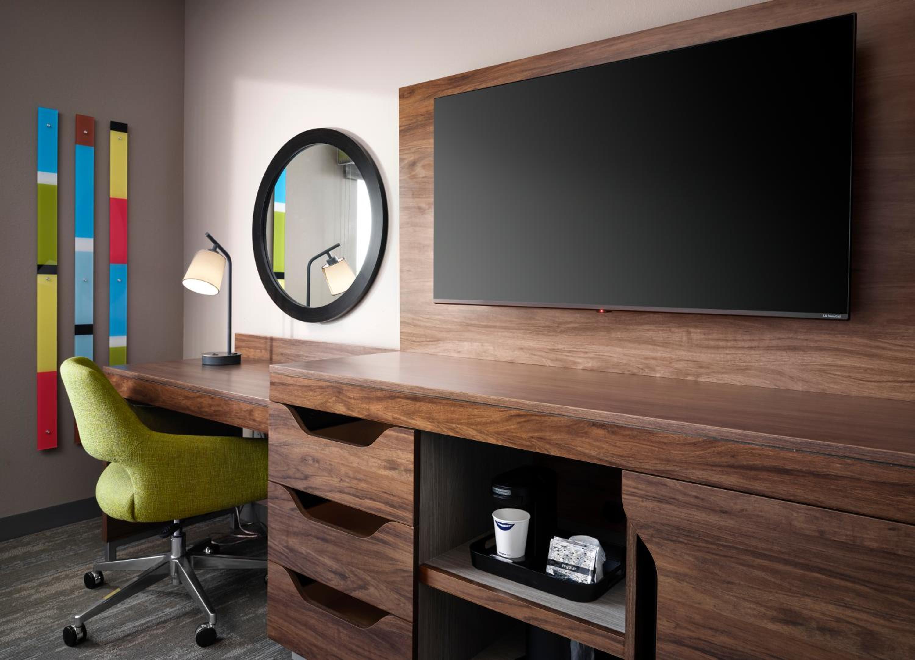King Room - Non-Smoking - Photo 3