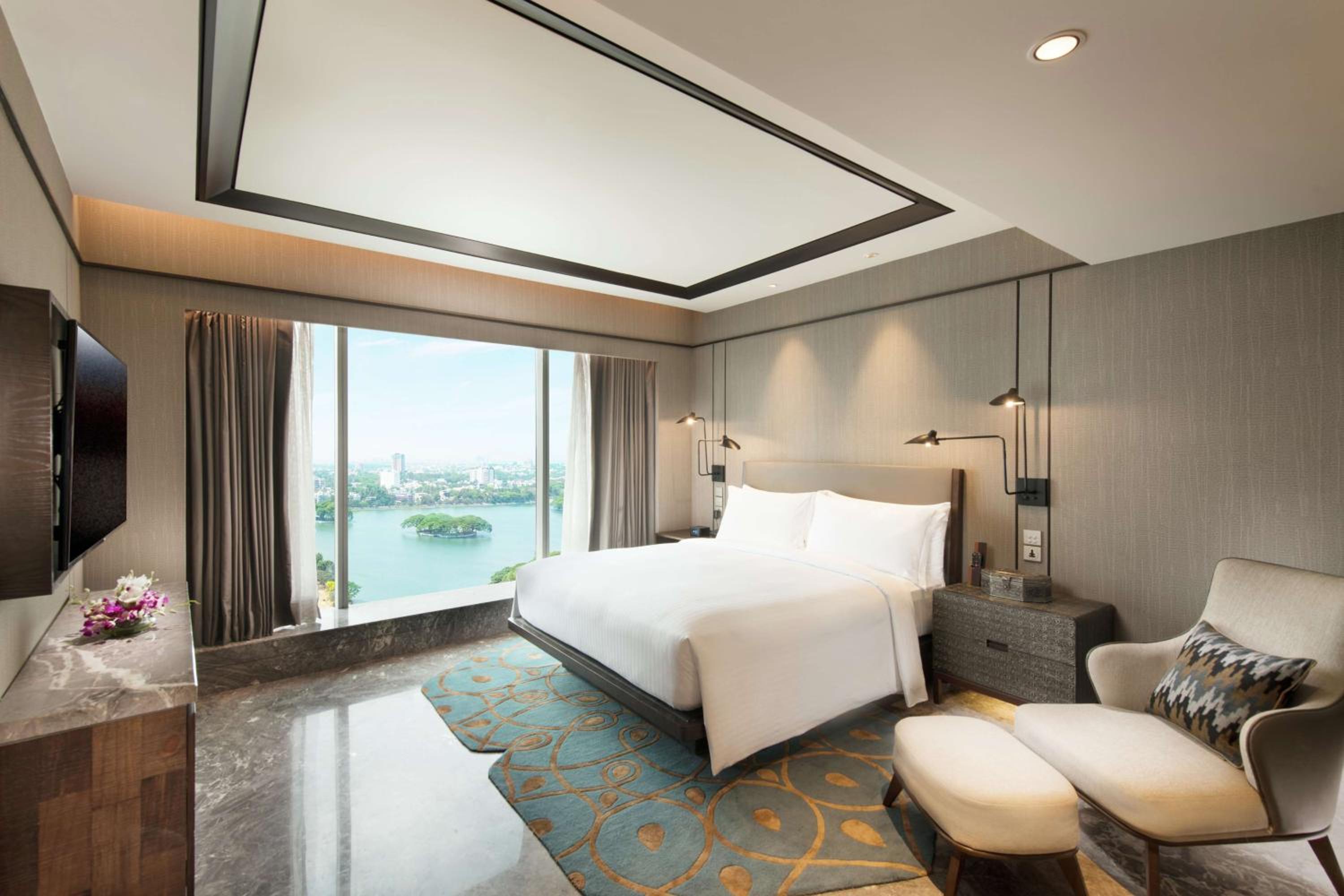 One-Bedroom Executive Suite – Lounge Access at Conrad Bengaluru One-Bedroom Executive Suite – Lounge Access at Conrad Bengaluru