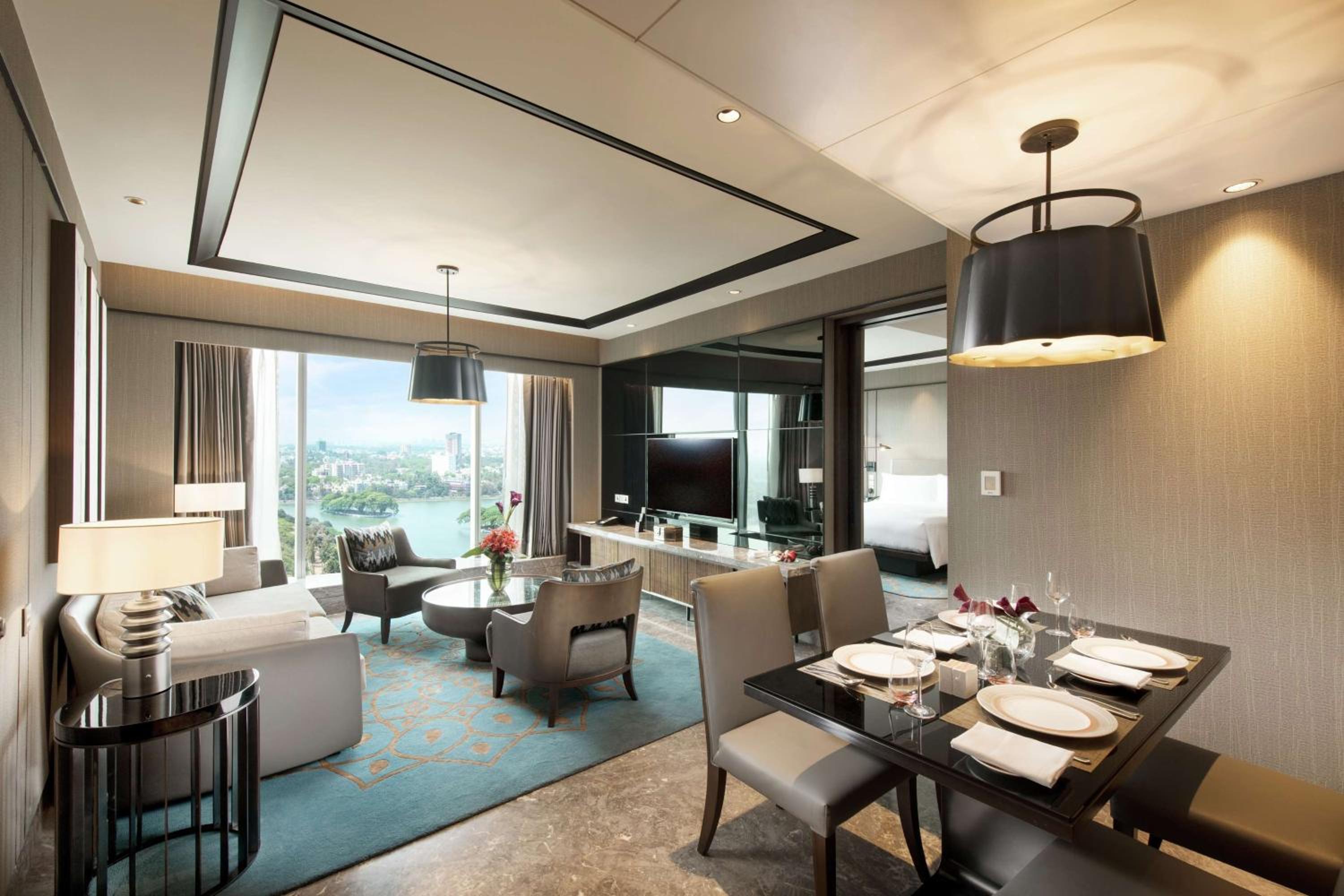 One-Bedroom Executive Suite – Lounge Access One-Bedroom Executive Suite – Lounge Access