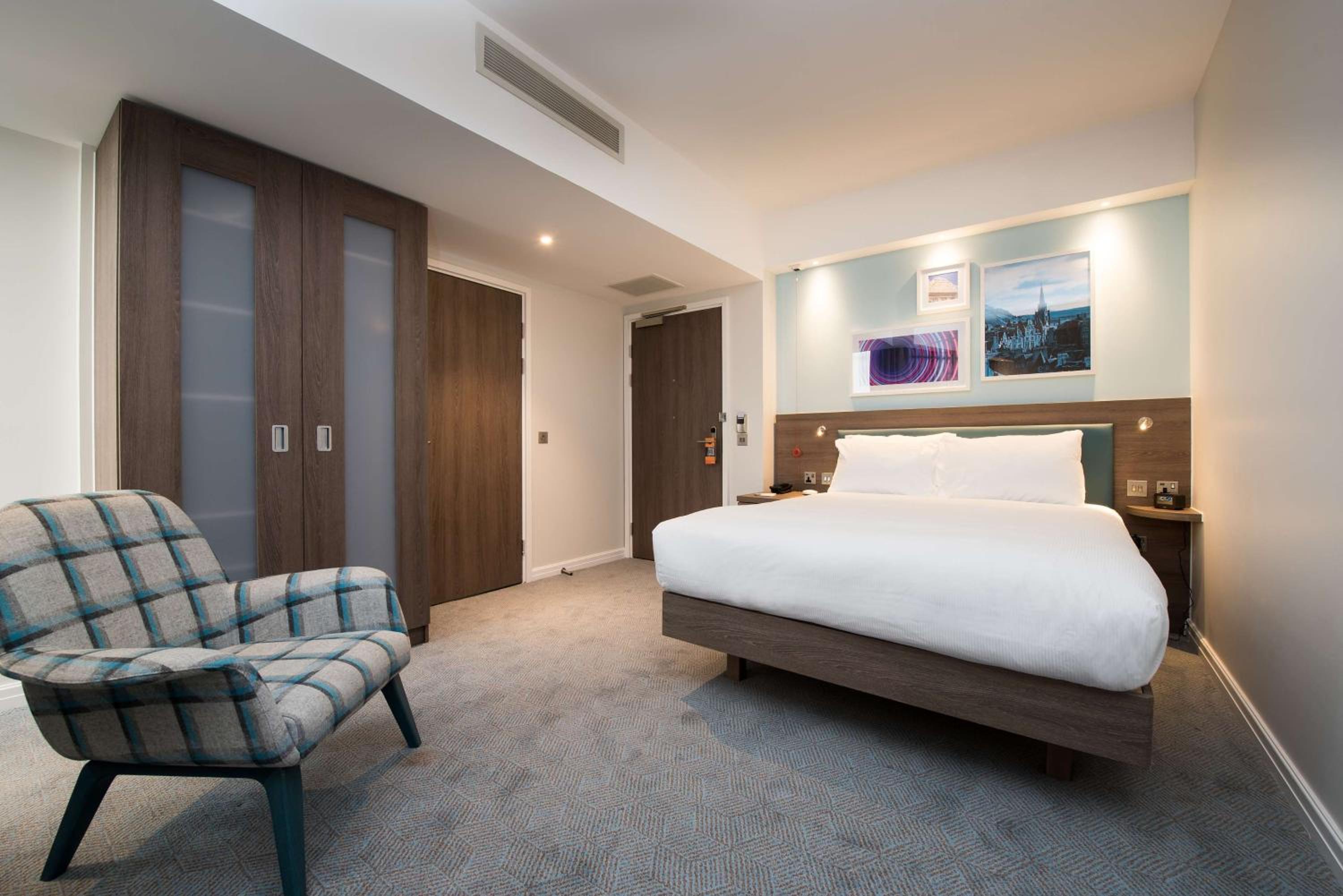 Queen Room - Accessible