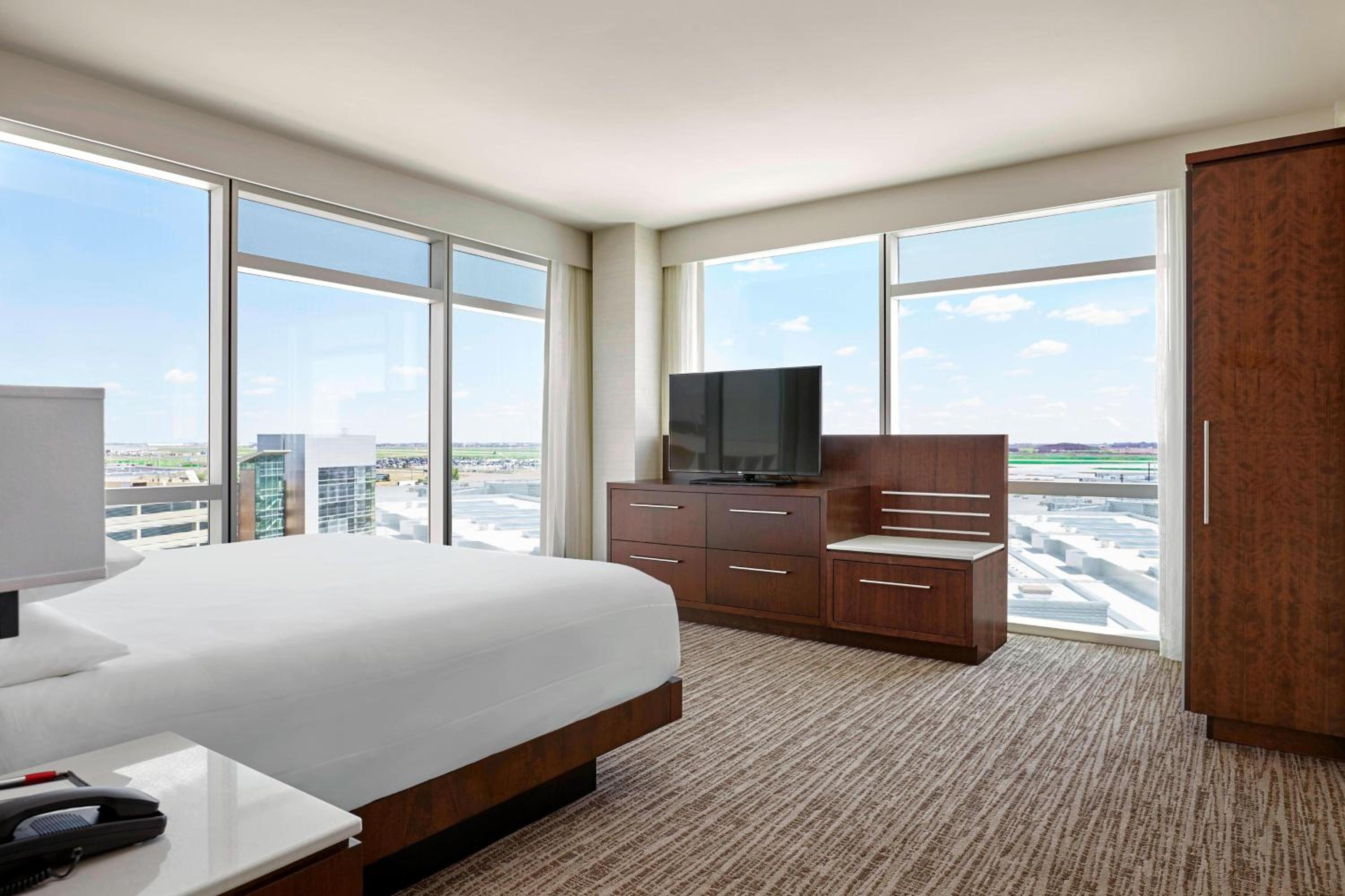 One-Bedroom King Suite