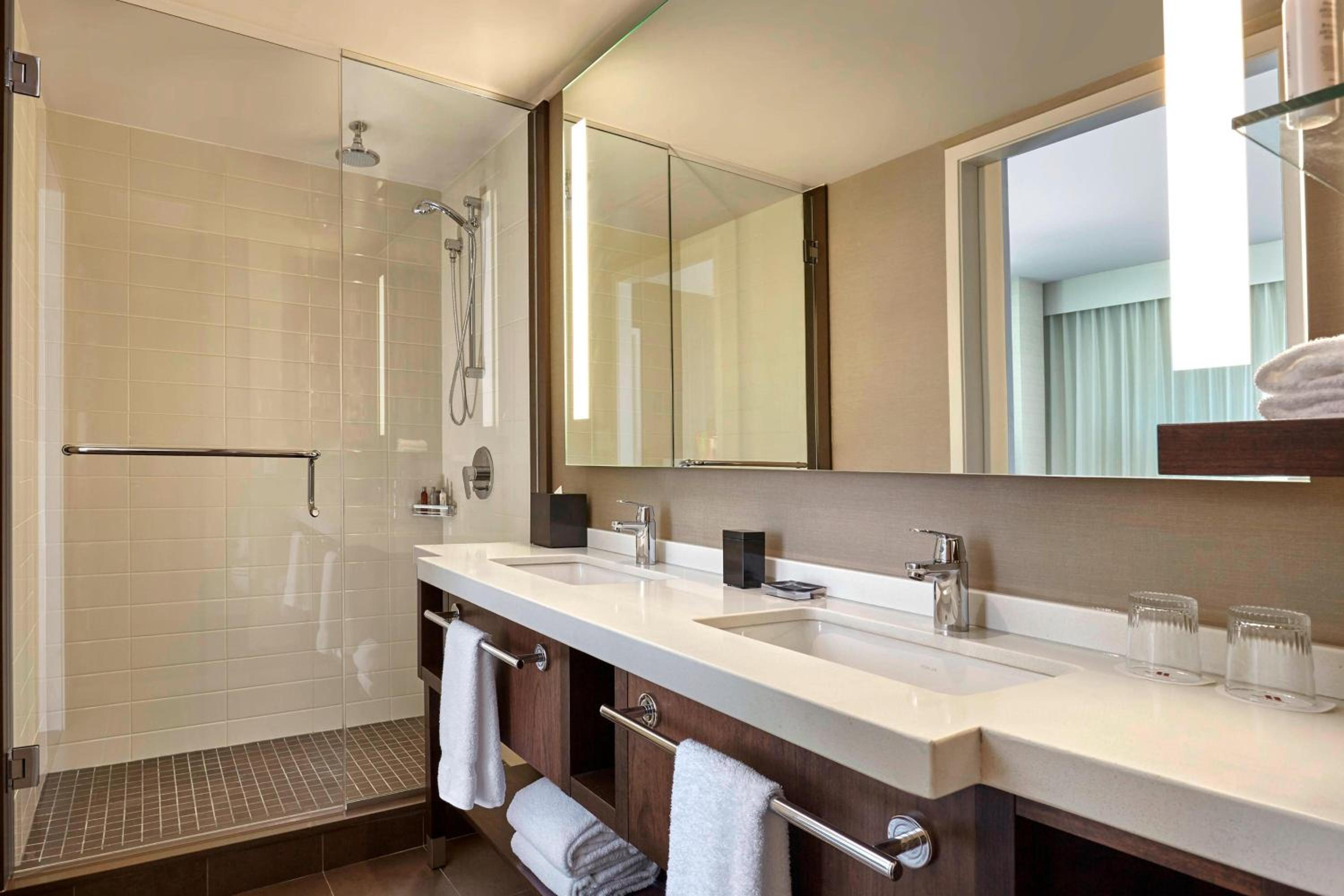 One-Bedroom King Suite