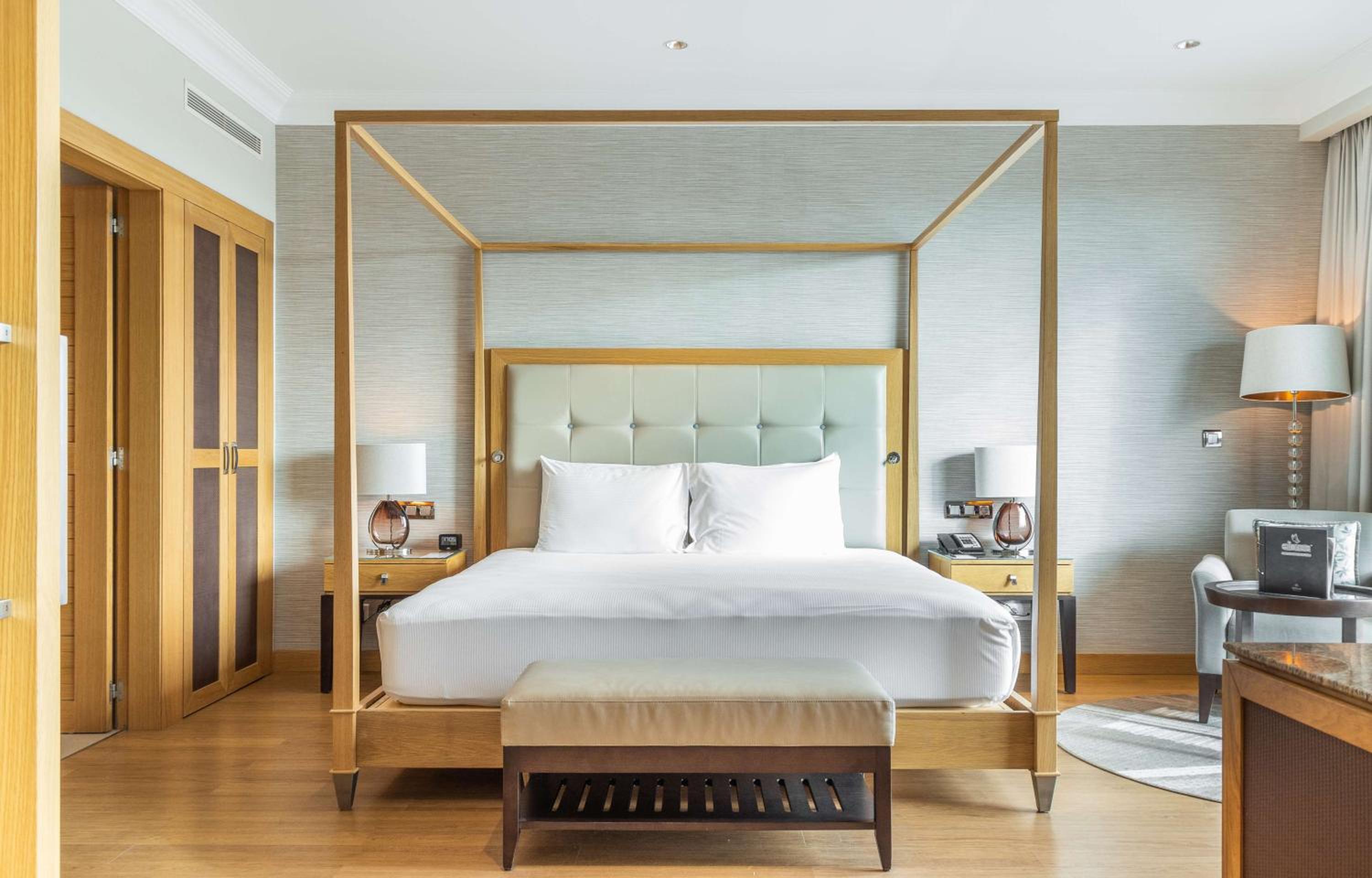 One-Bedroom King Suite with Ocean Front