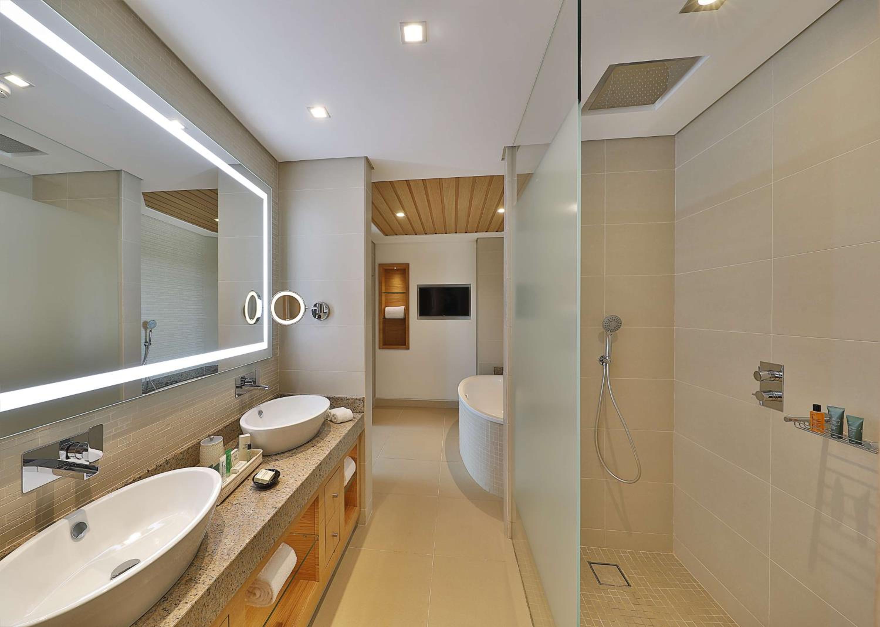 One-Bedroom King Suite with Ocean Front photo 3