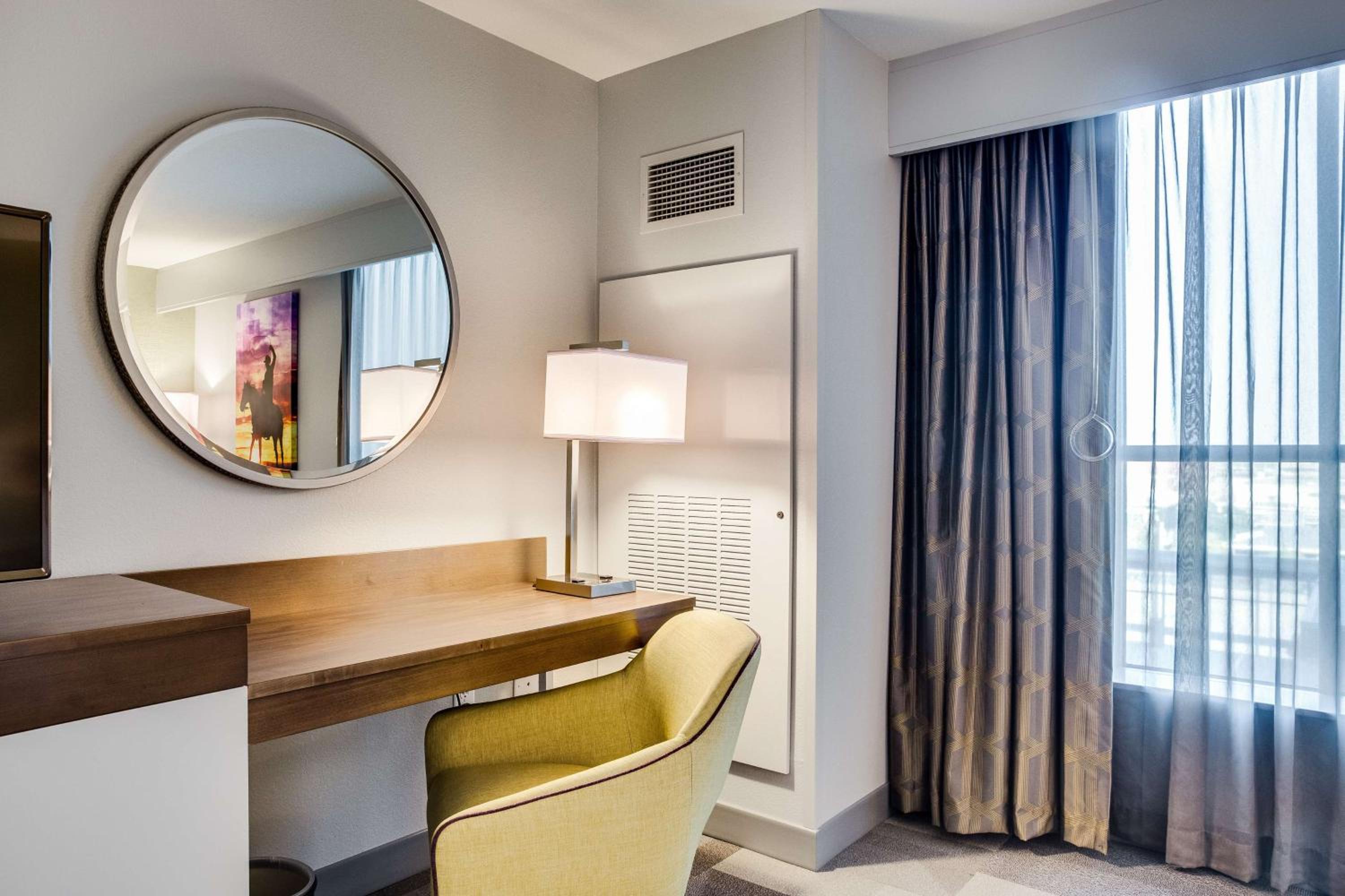 King Suite with City View - Non-Smoking
