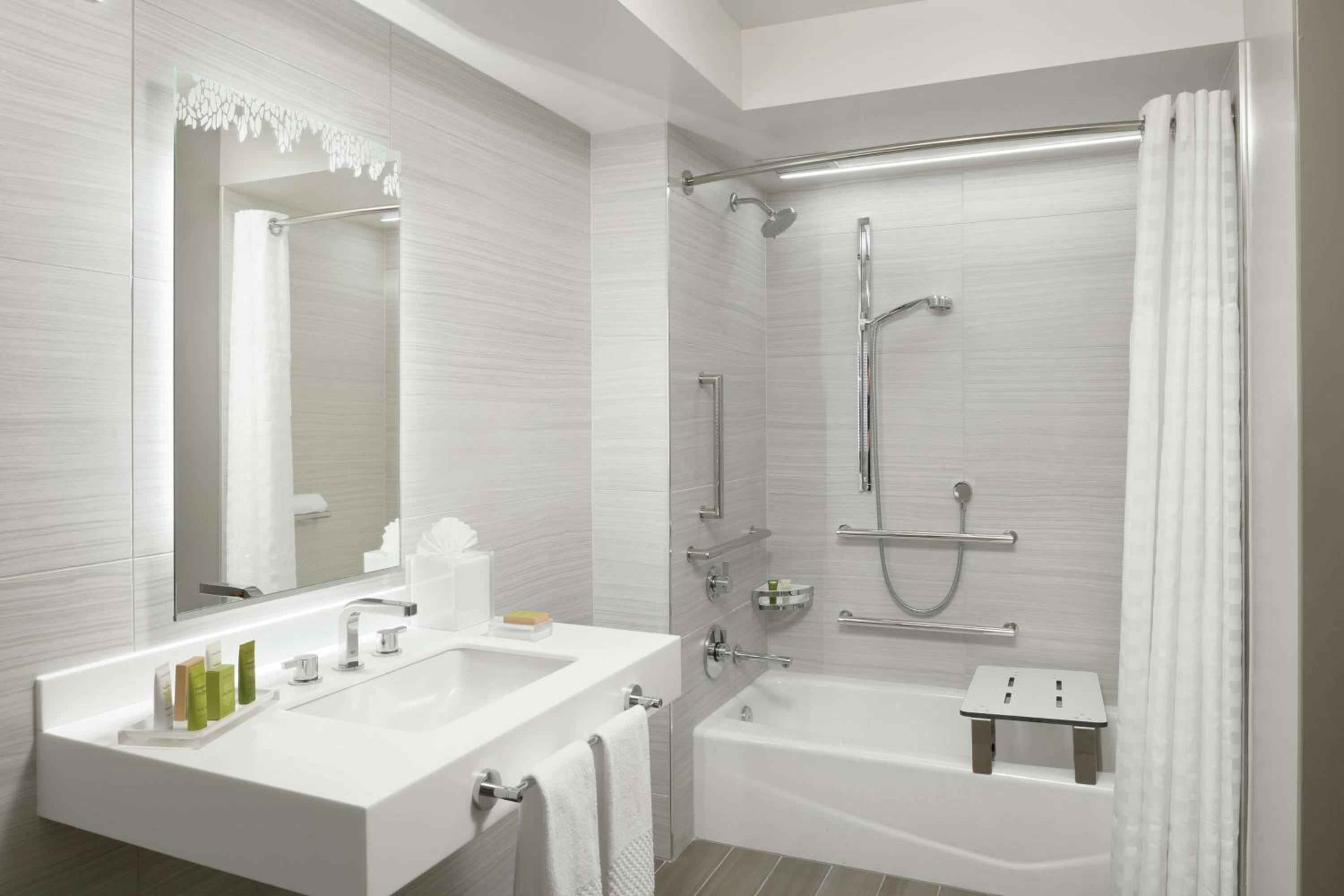 Deluxe King Room - Mobility/Hearing Accessible
