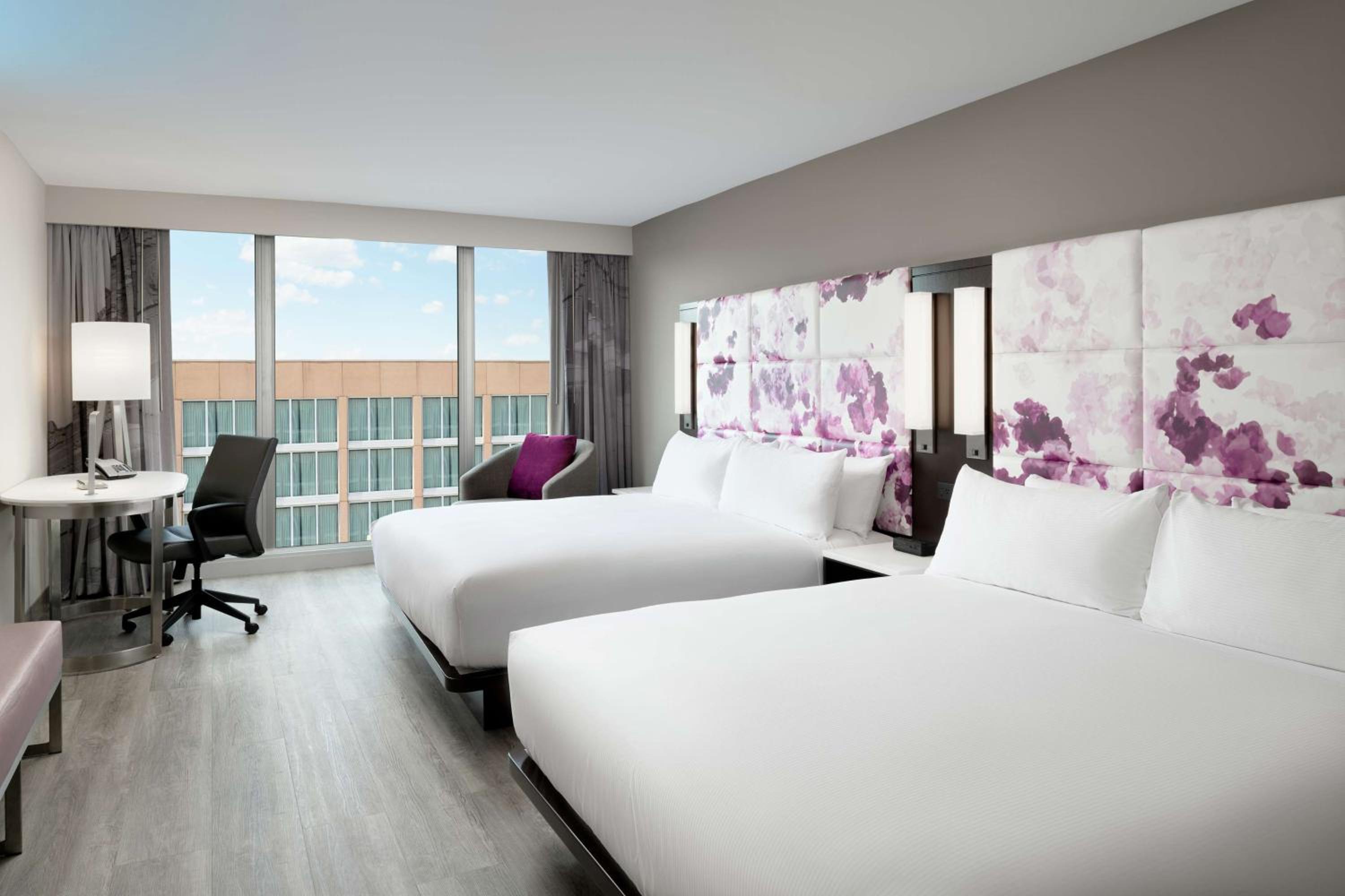 Deluxe King Room with Two King Beds - Photo 7