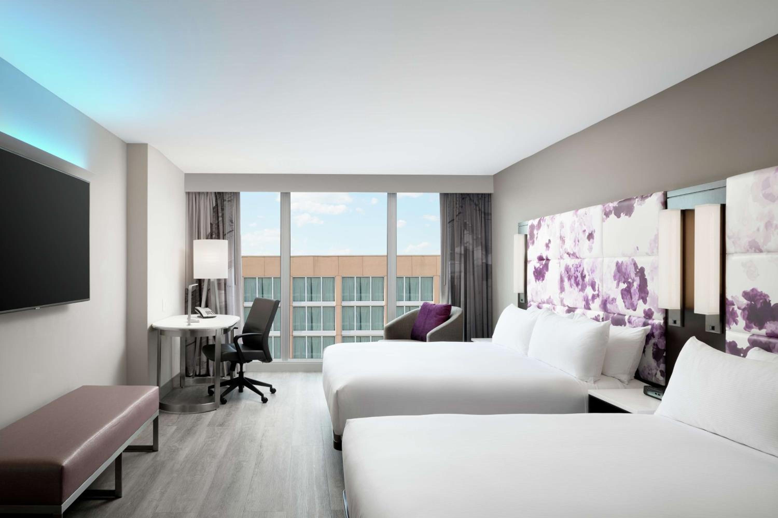 Deluxe King Room with Two King Beds - Photo 5