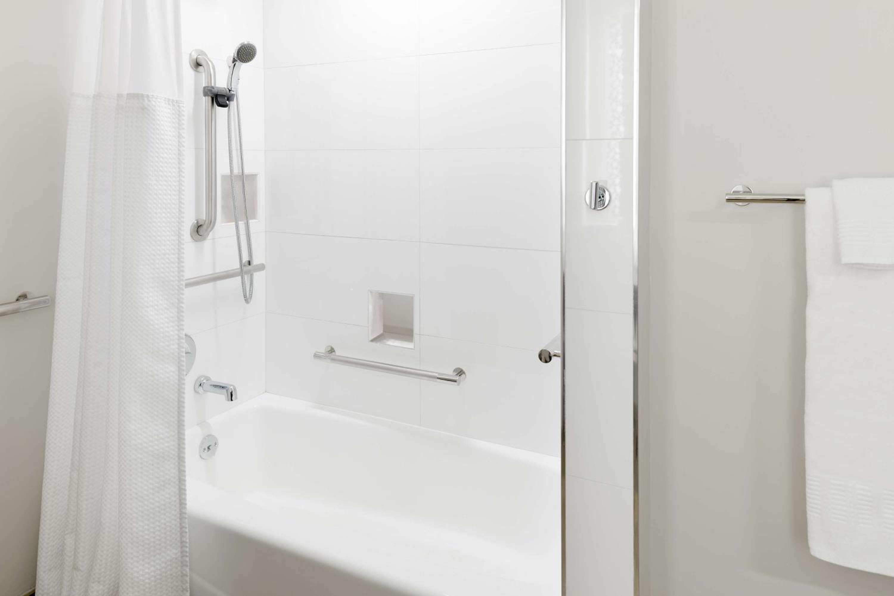 Deluxe King Room - Mobility/Hearing Accessible