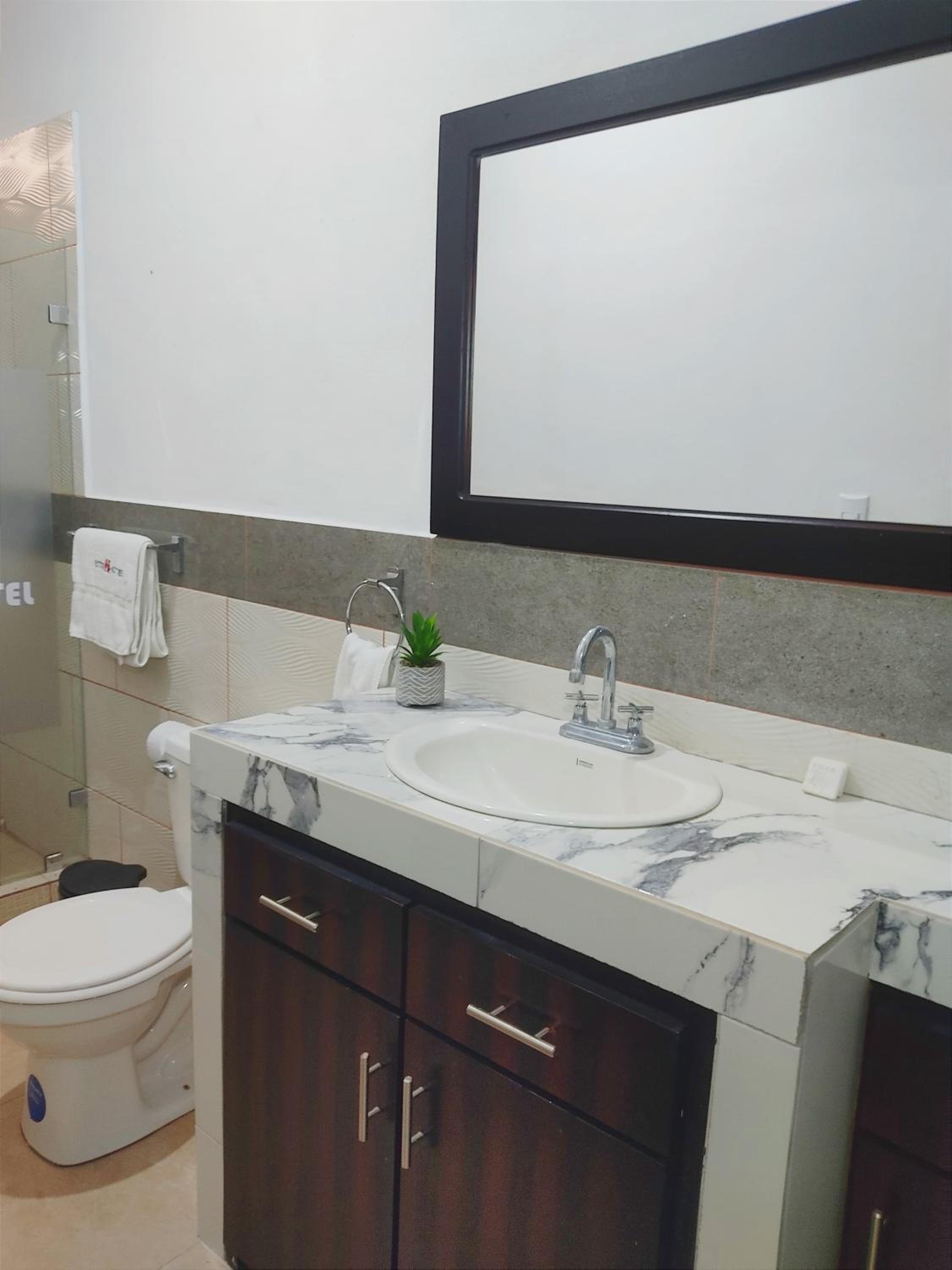 Family Room with Private Bathroom photo 2