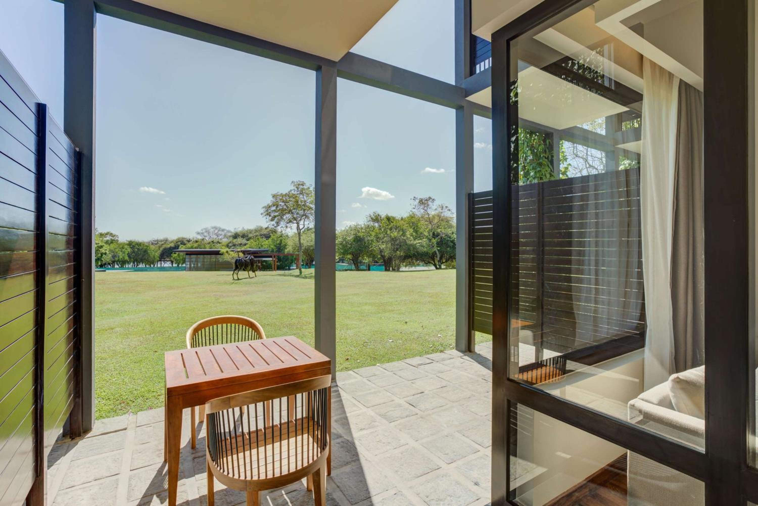 Deluxe King Room with Garden View photo 1