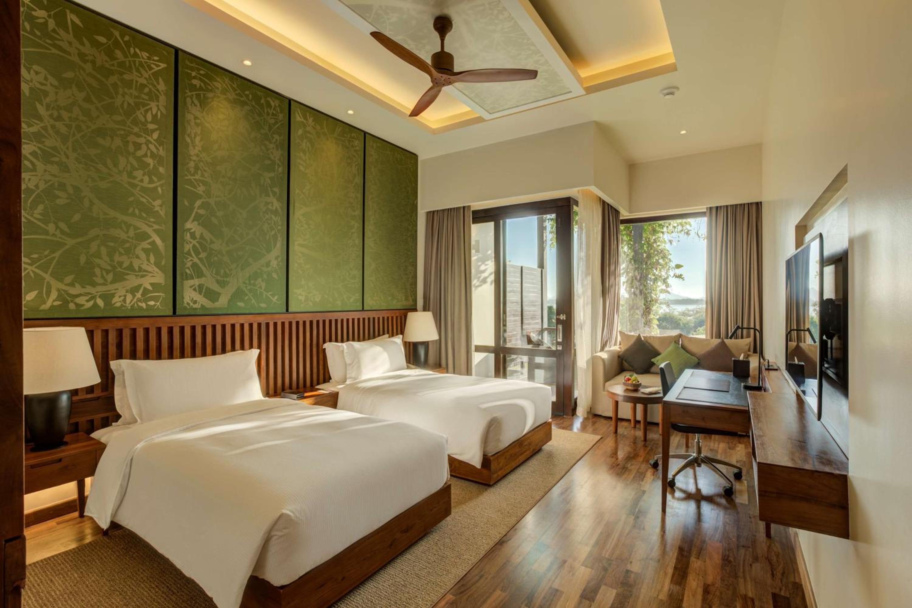 Deluxe Twin Room with Balcony photo 3