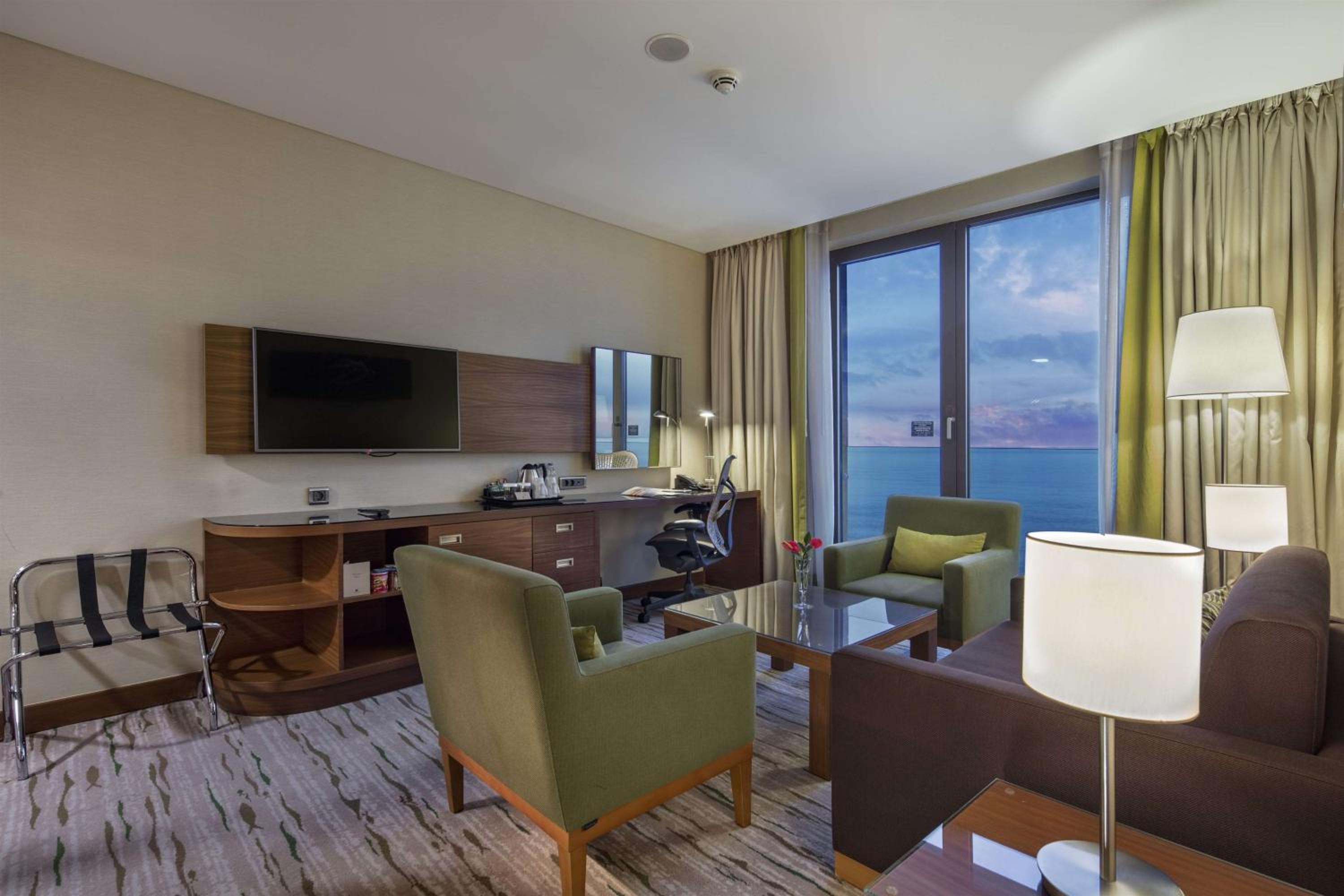 One-Bedroom King Suite with Sea View