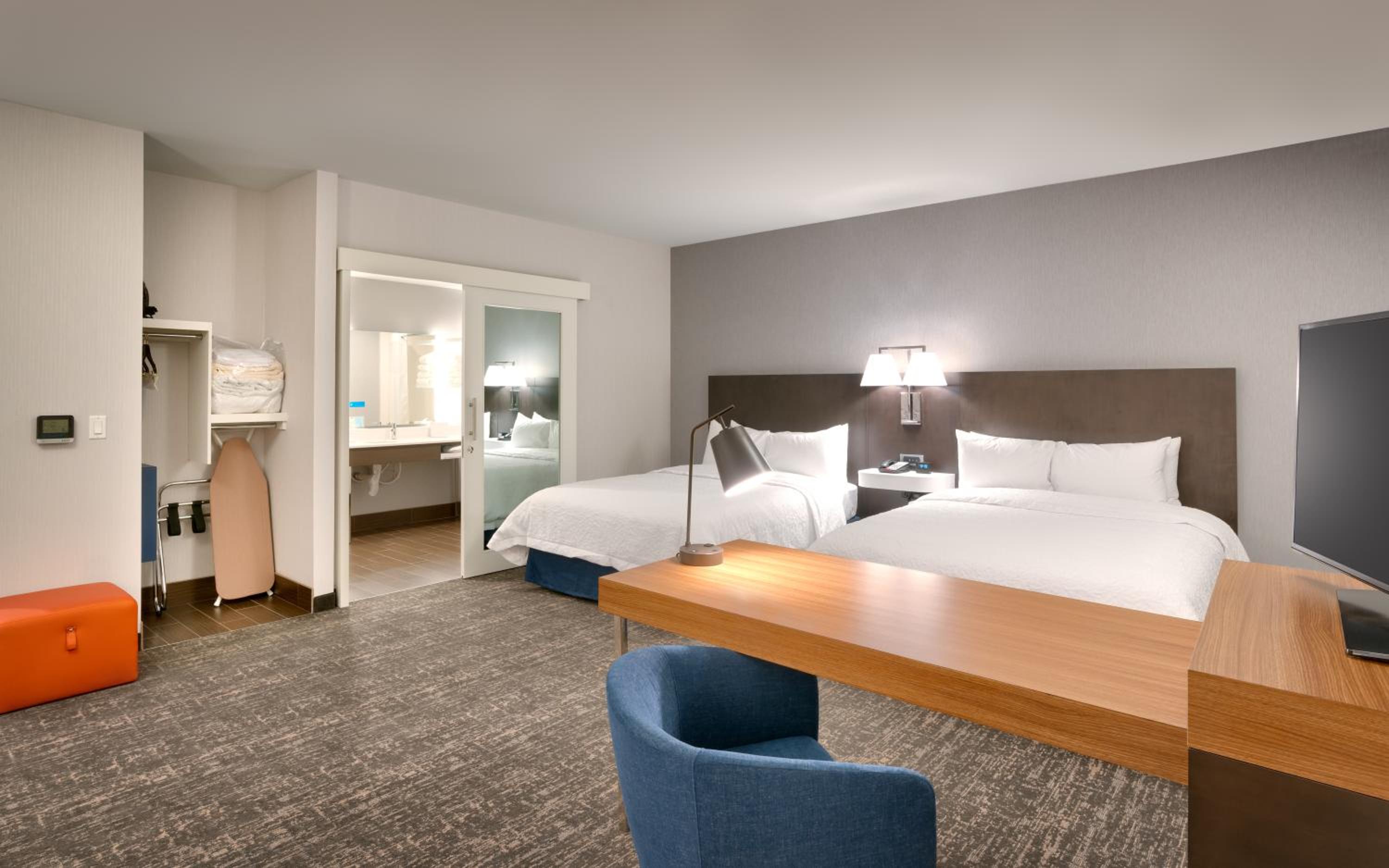 Queen Room with Two Queen Beds and Bathtub - Mobility Access  - Photo 5