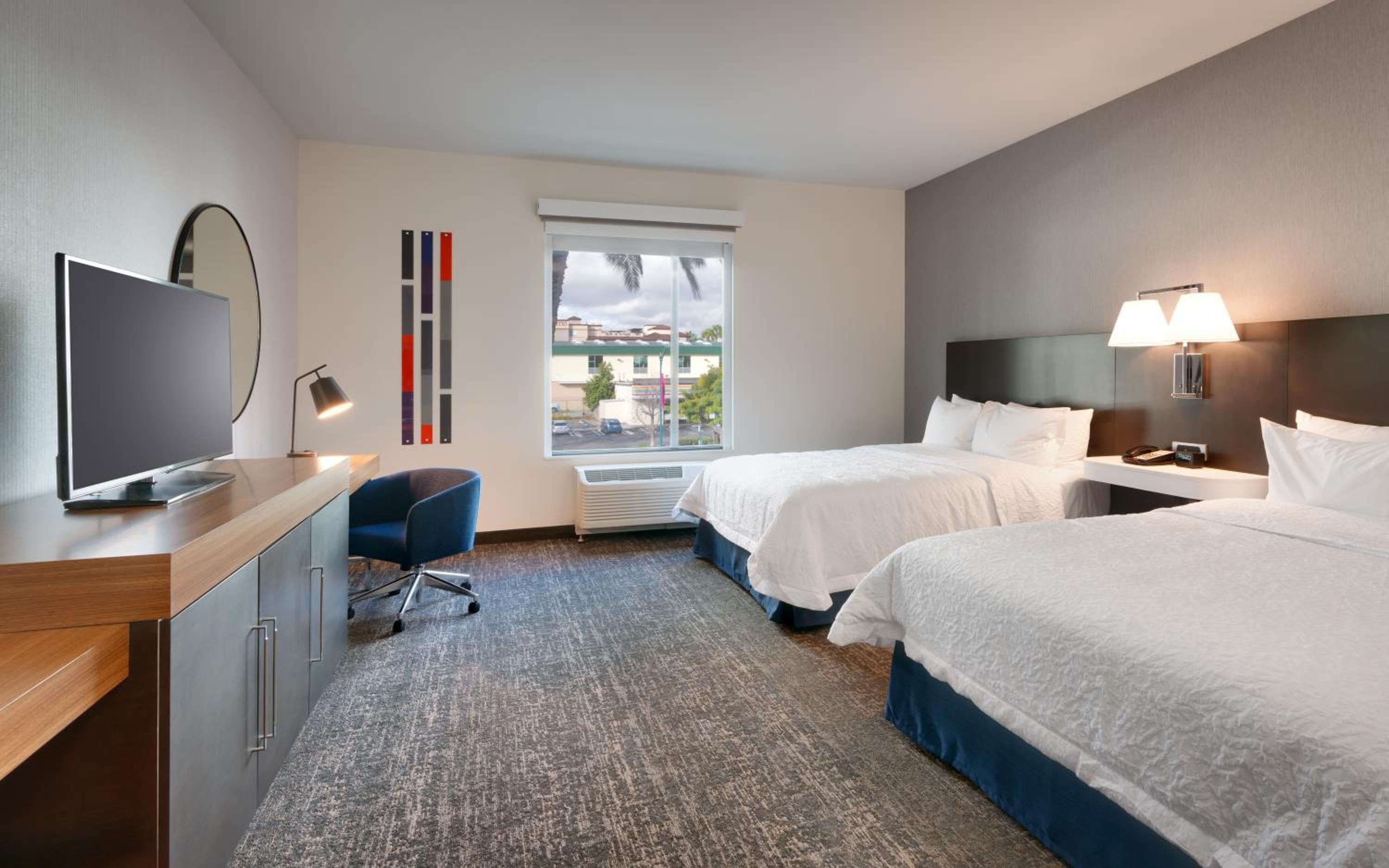 Standard Queen Room with Two Queen Beds - Photo 2