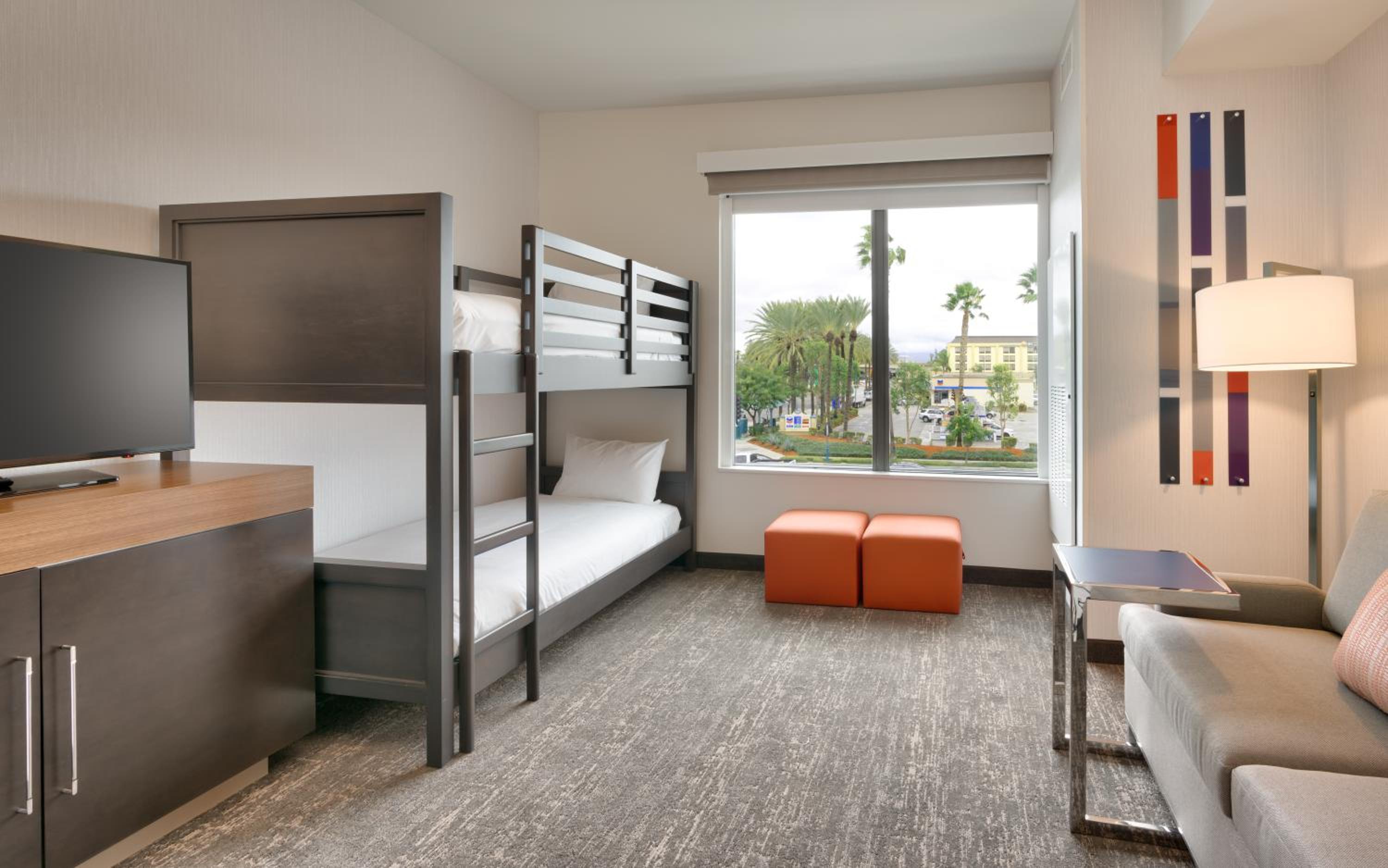 One-Bedroom King Suite with Bunk Bed - Photo 2
