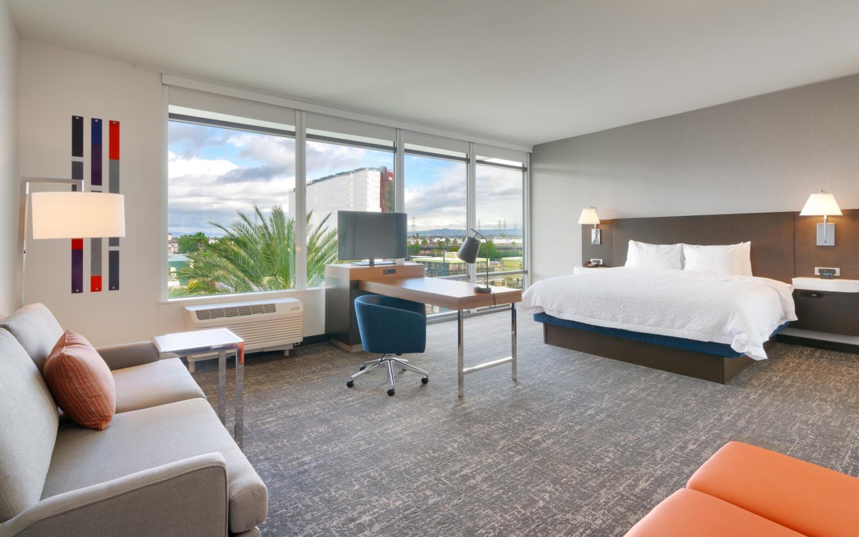 Deluxe Queen Room with Two Queen Beds - Photo 8