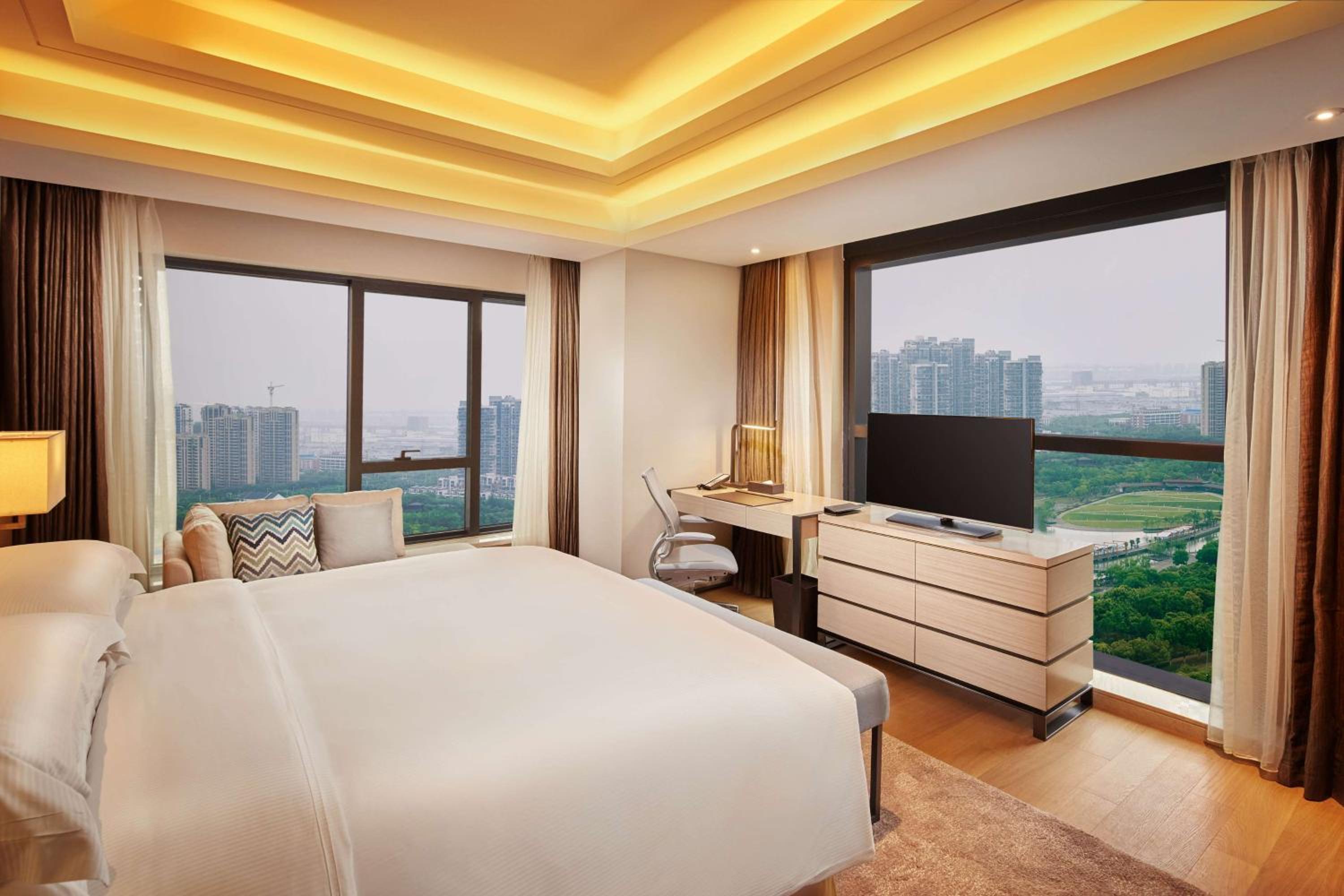 King Studio Suite