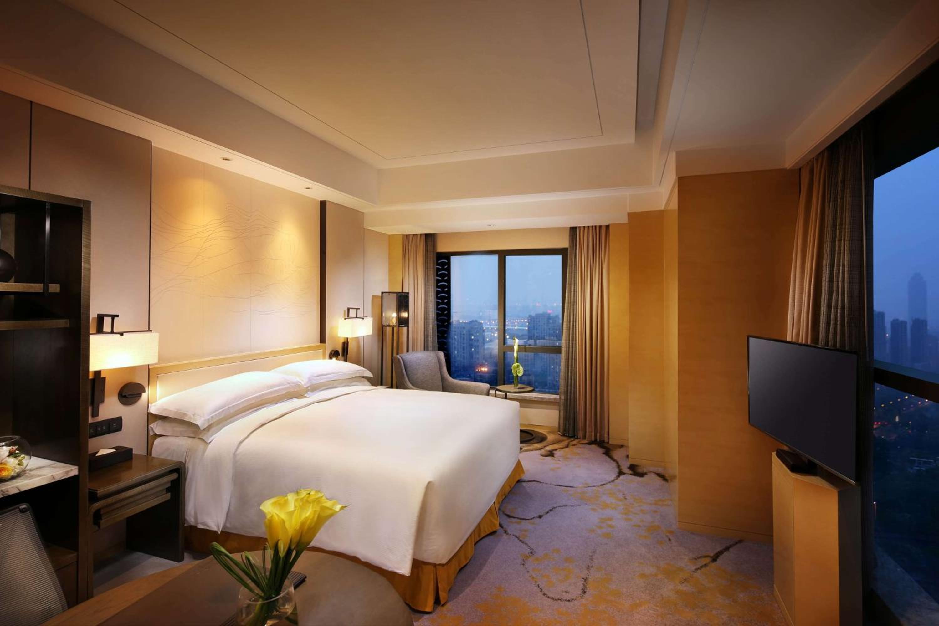 Deluxe King Suite - Lounge Access