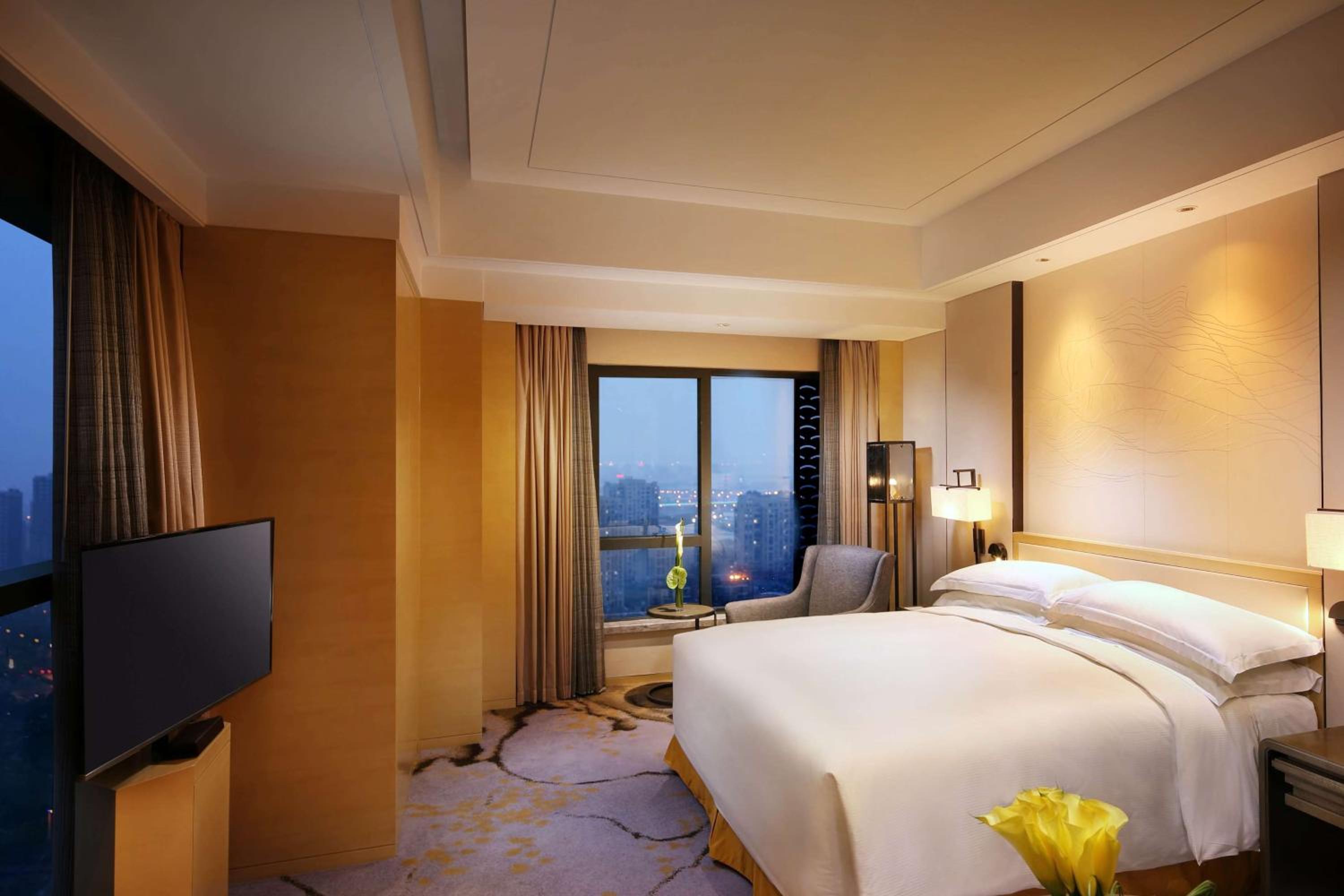 Deluxe King Three Bedroom Suite