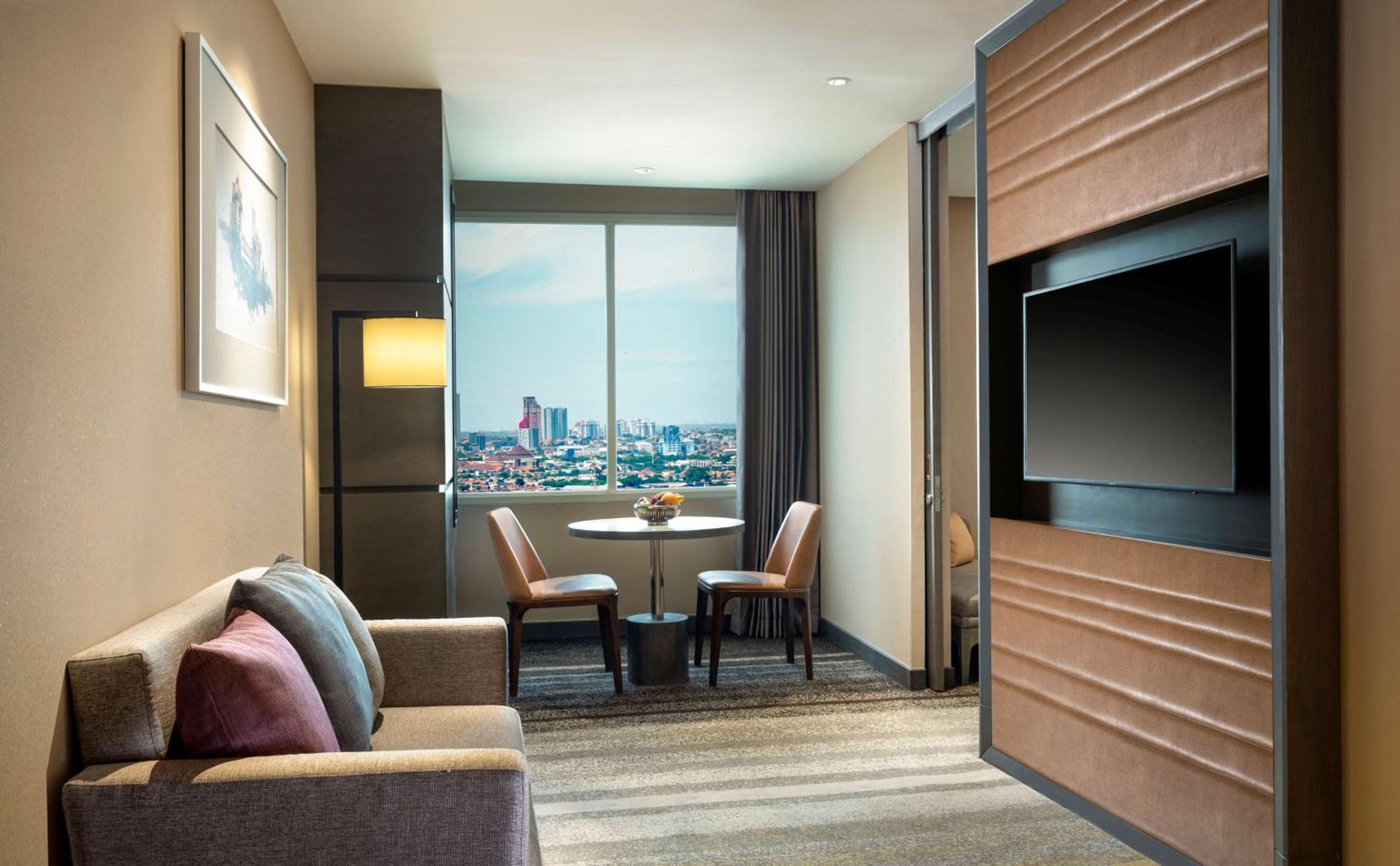 Deluxe King Suite - Photo 2