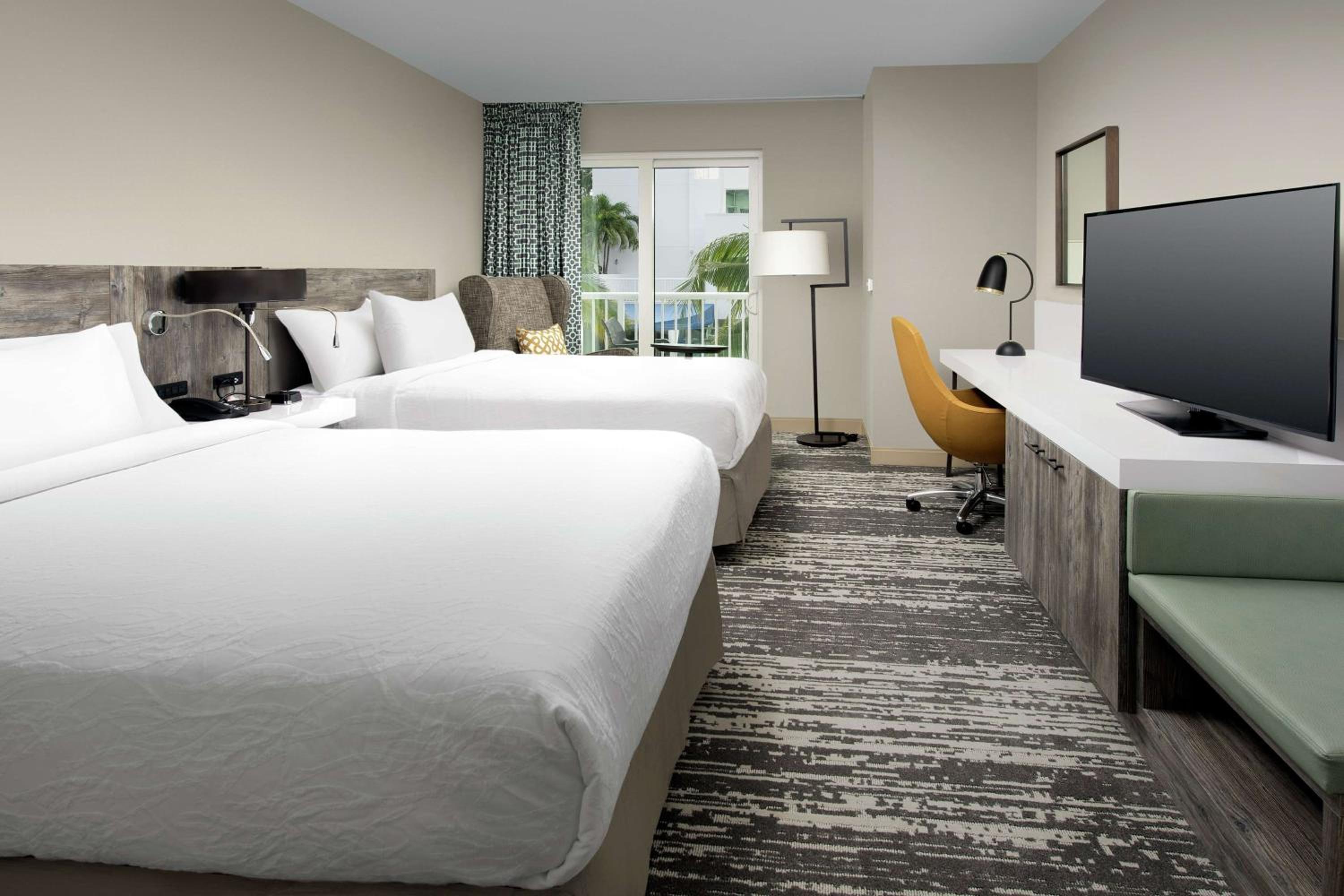 Queen Room with Two Queen Beds photo 3