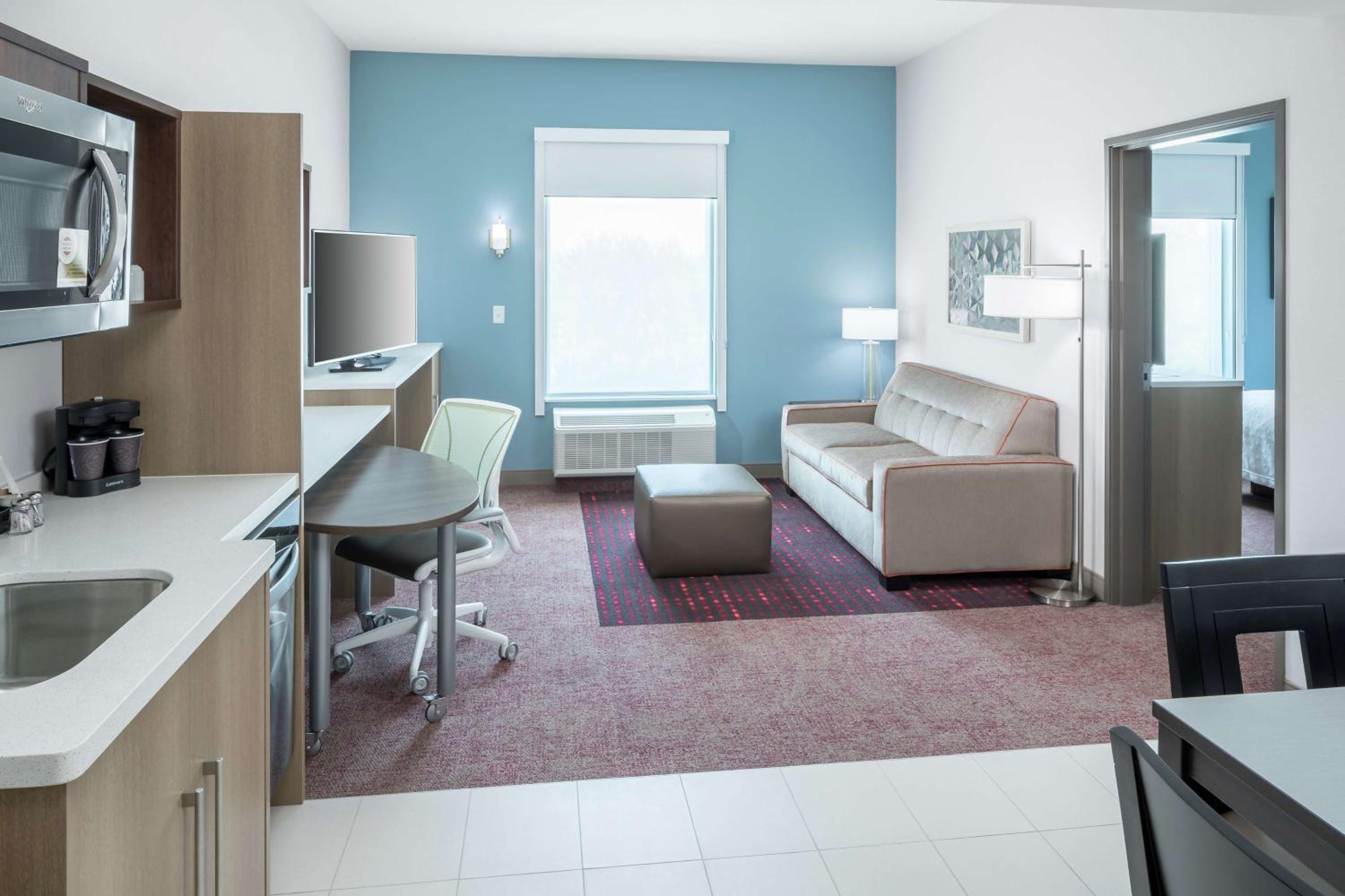 Suite, 1 King Bed, Accessible (Roll-In Shower)