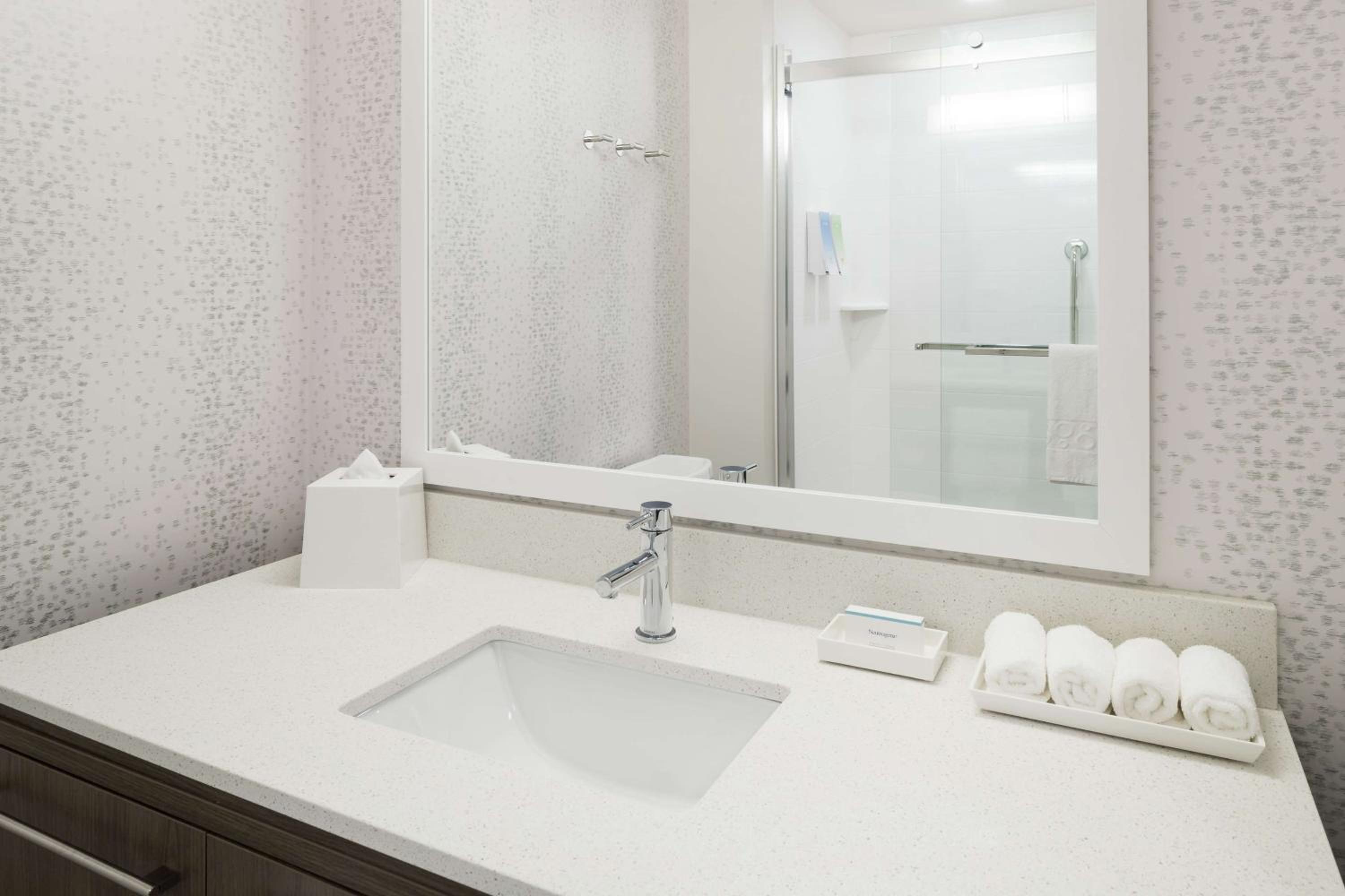 King Studio Suite - Hearing Access/Non-Smoking