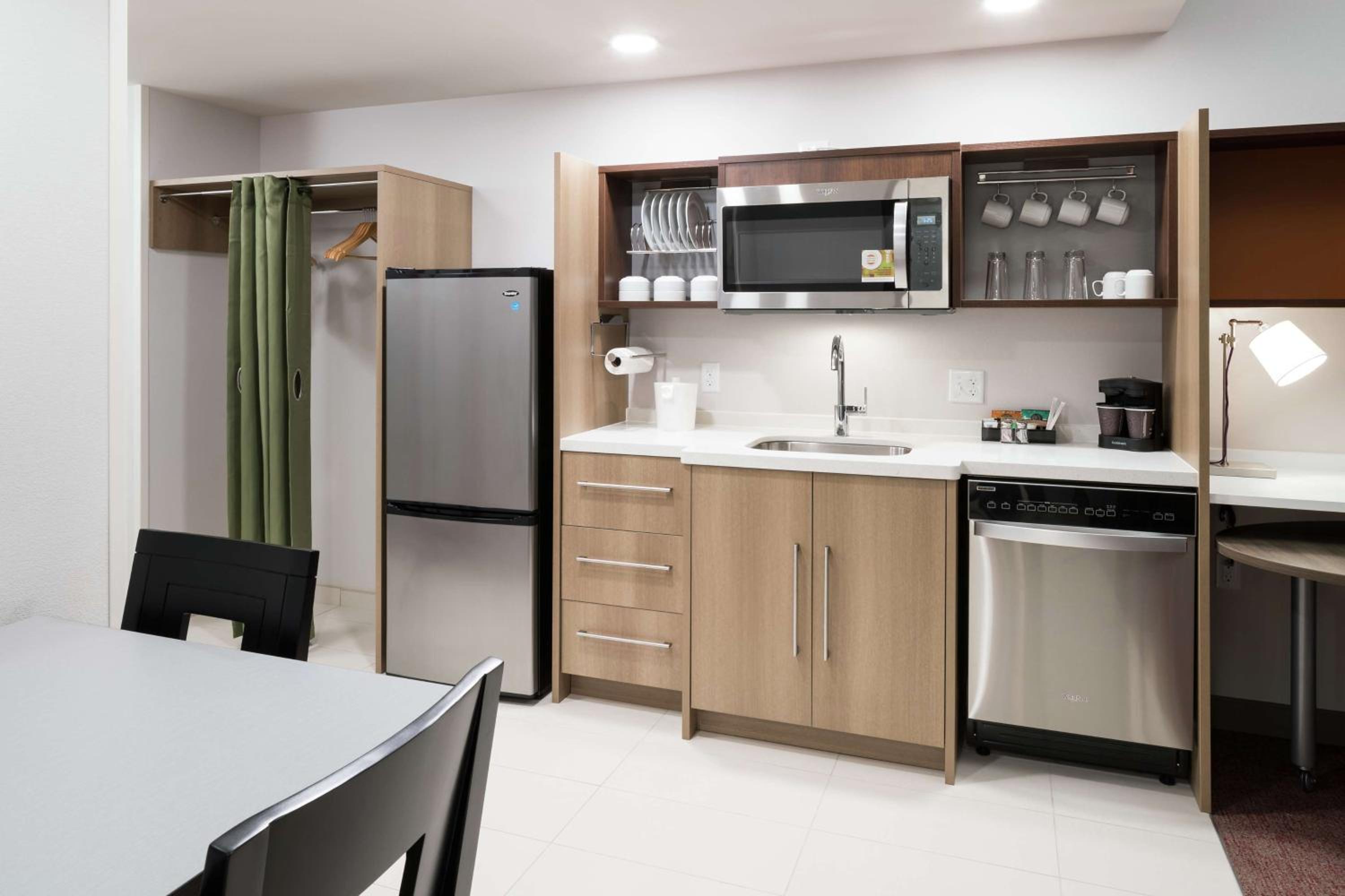 Suite, 1 King Bed, Accessible (Roll-In Shower)